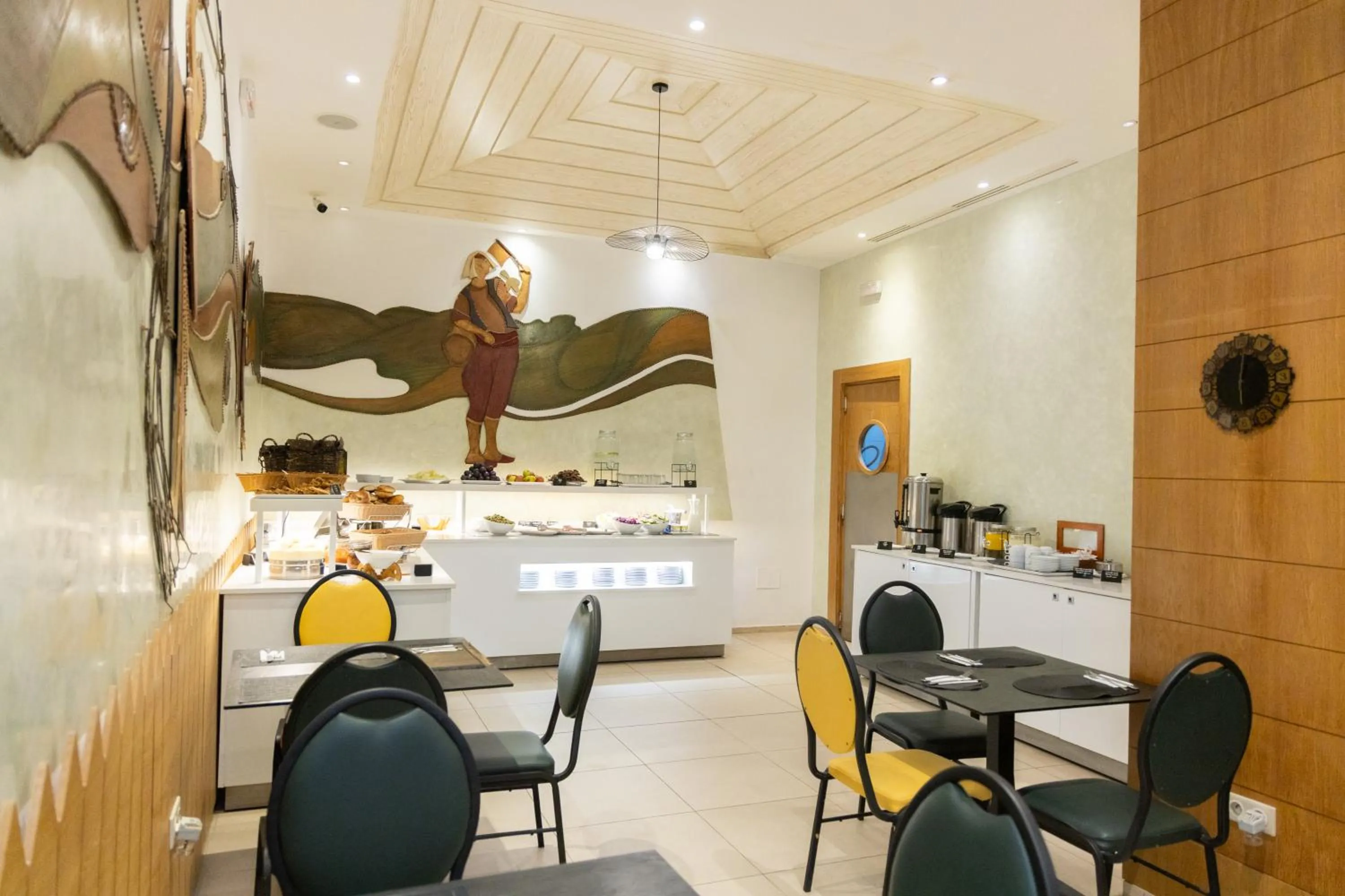 Food and drinks in Golf Royal Hotel