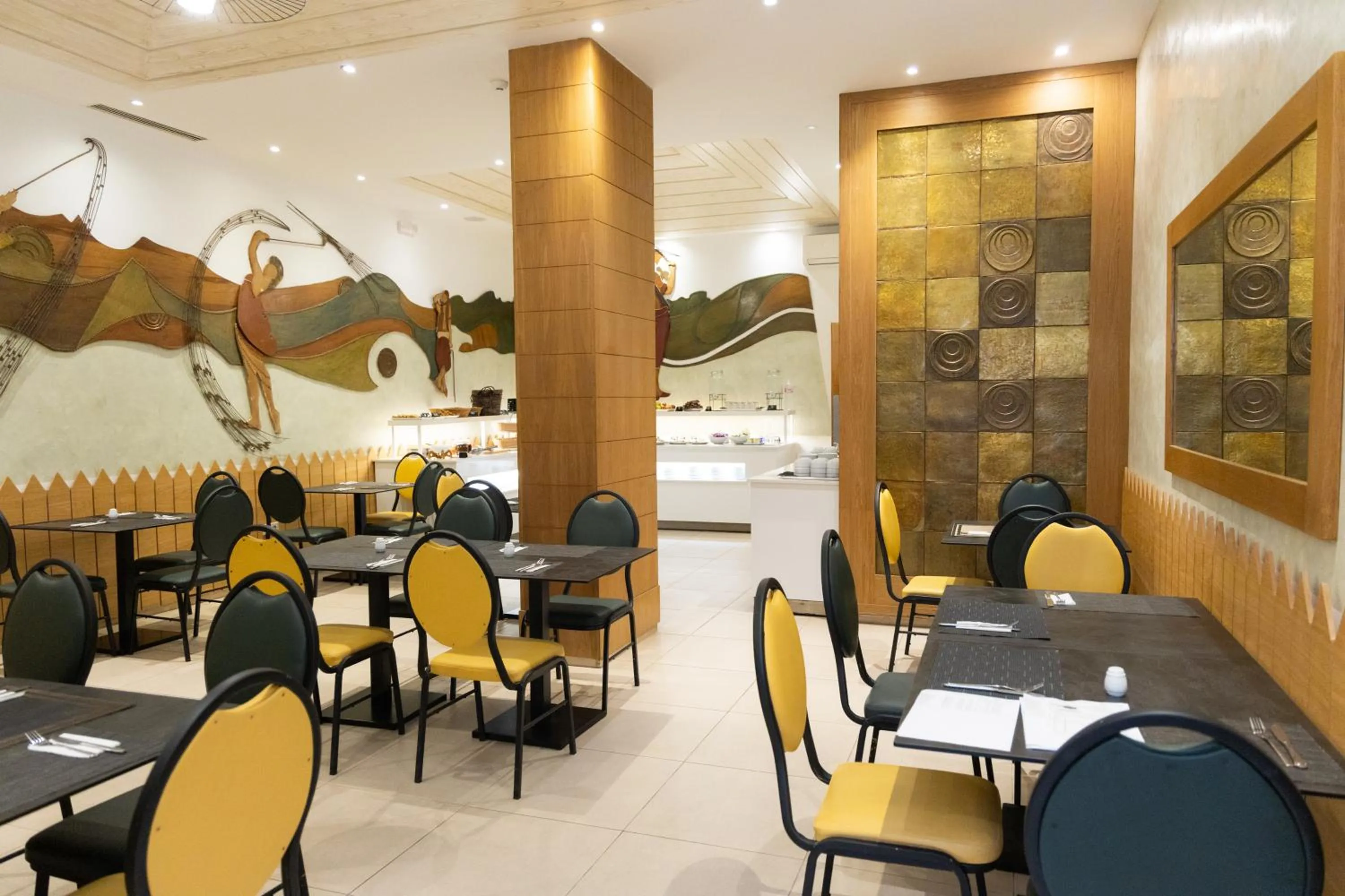 Restaurant/places to eat in Golf Royal Hotel