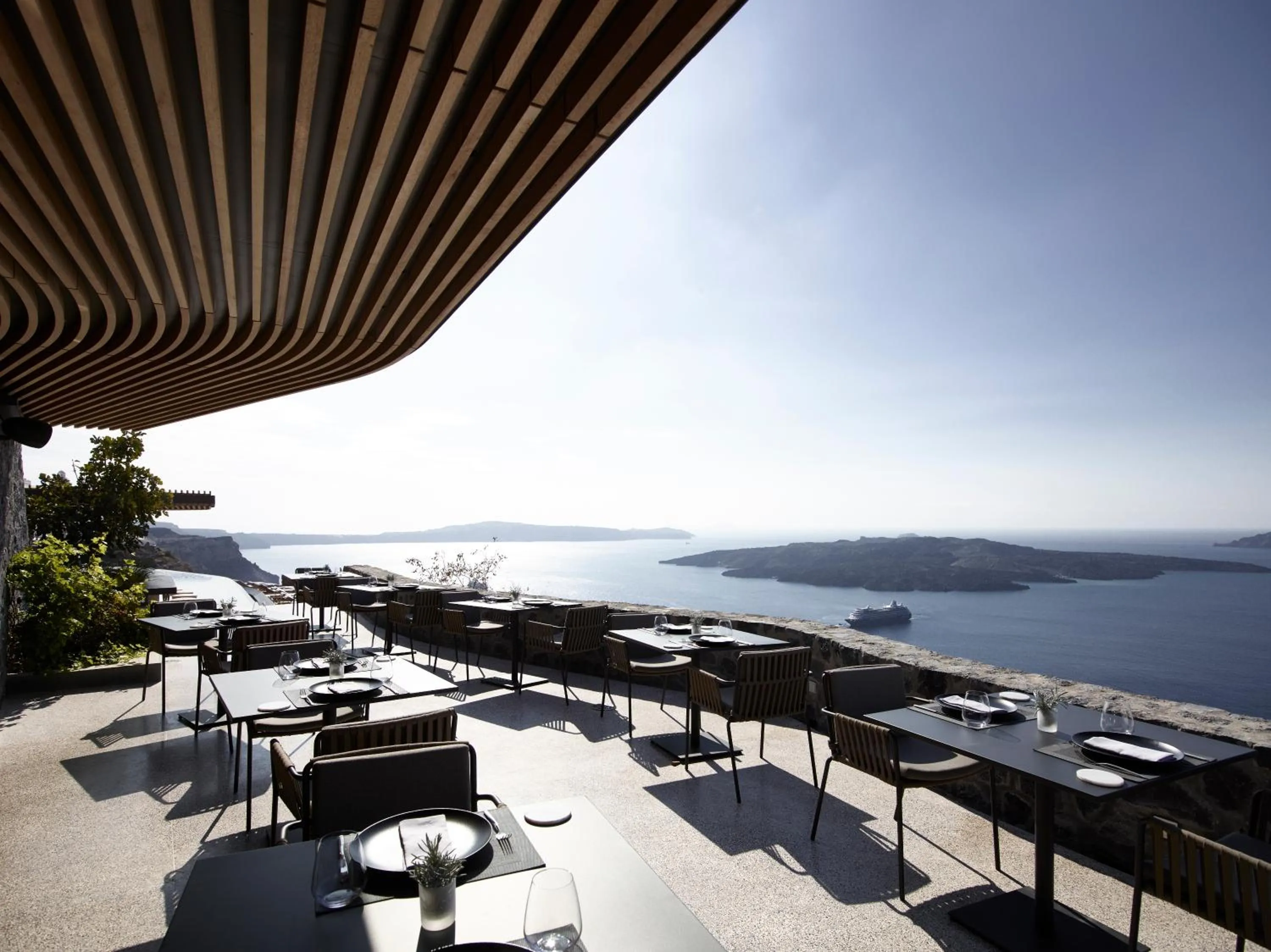 Restaurant/places to eat in Villa Bordeaux