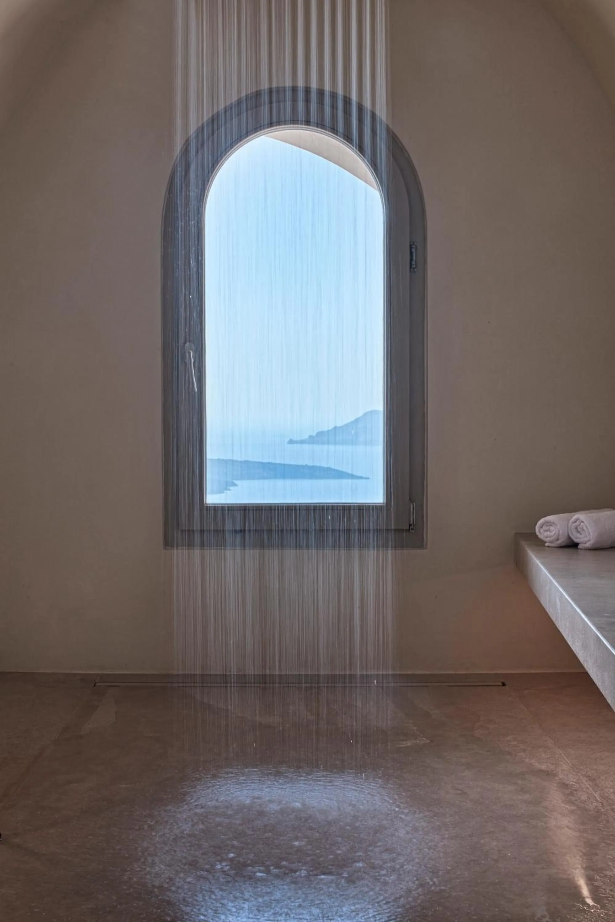 Shower, Bed in Villa Bordeaux