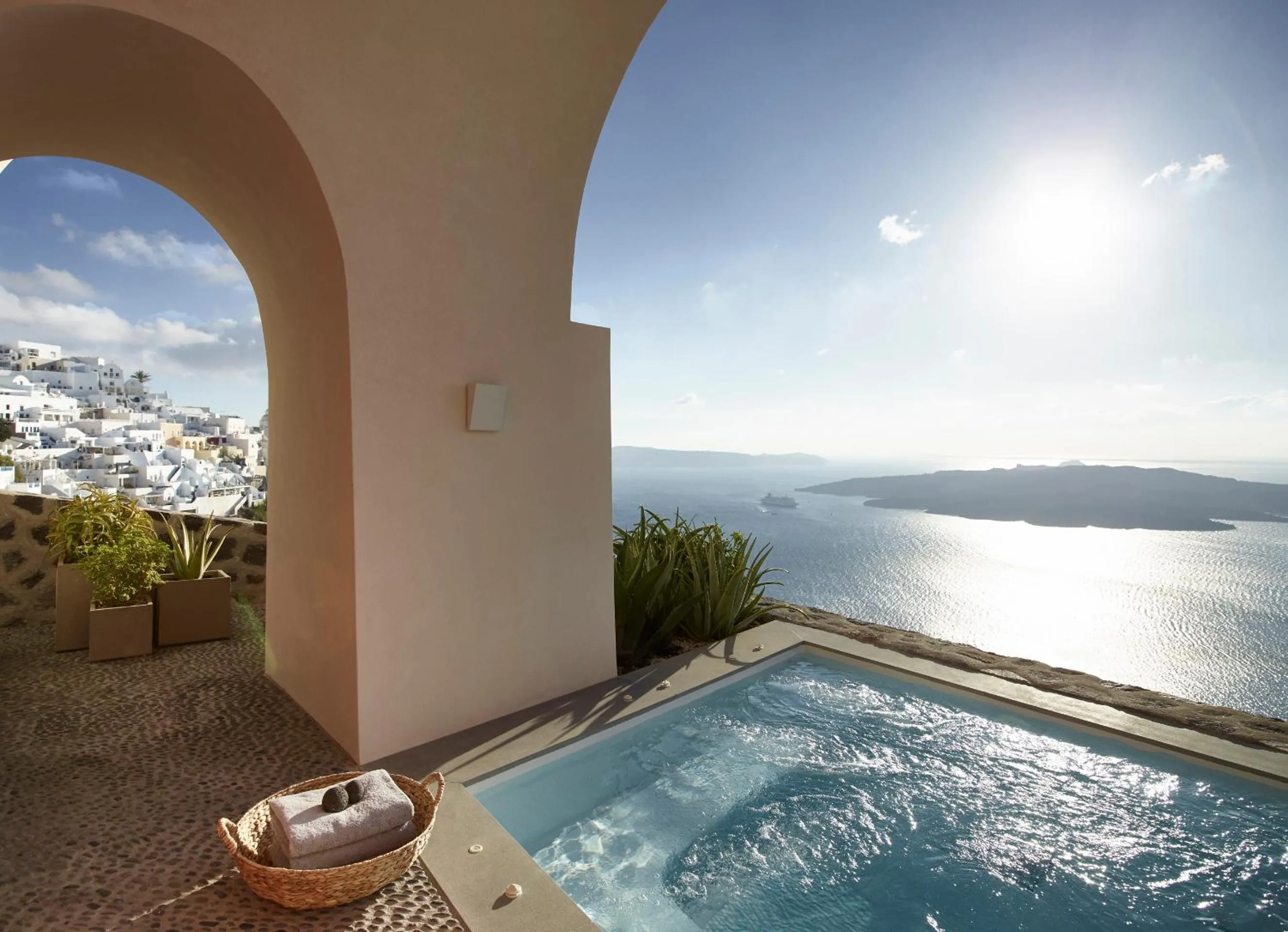 Pool view in Villa Bordeaux