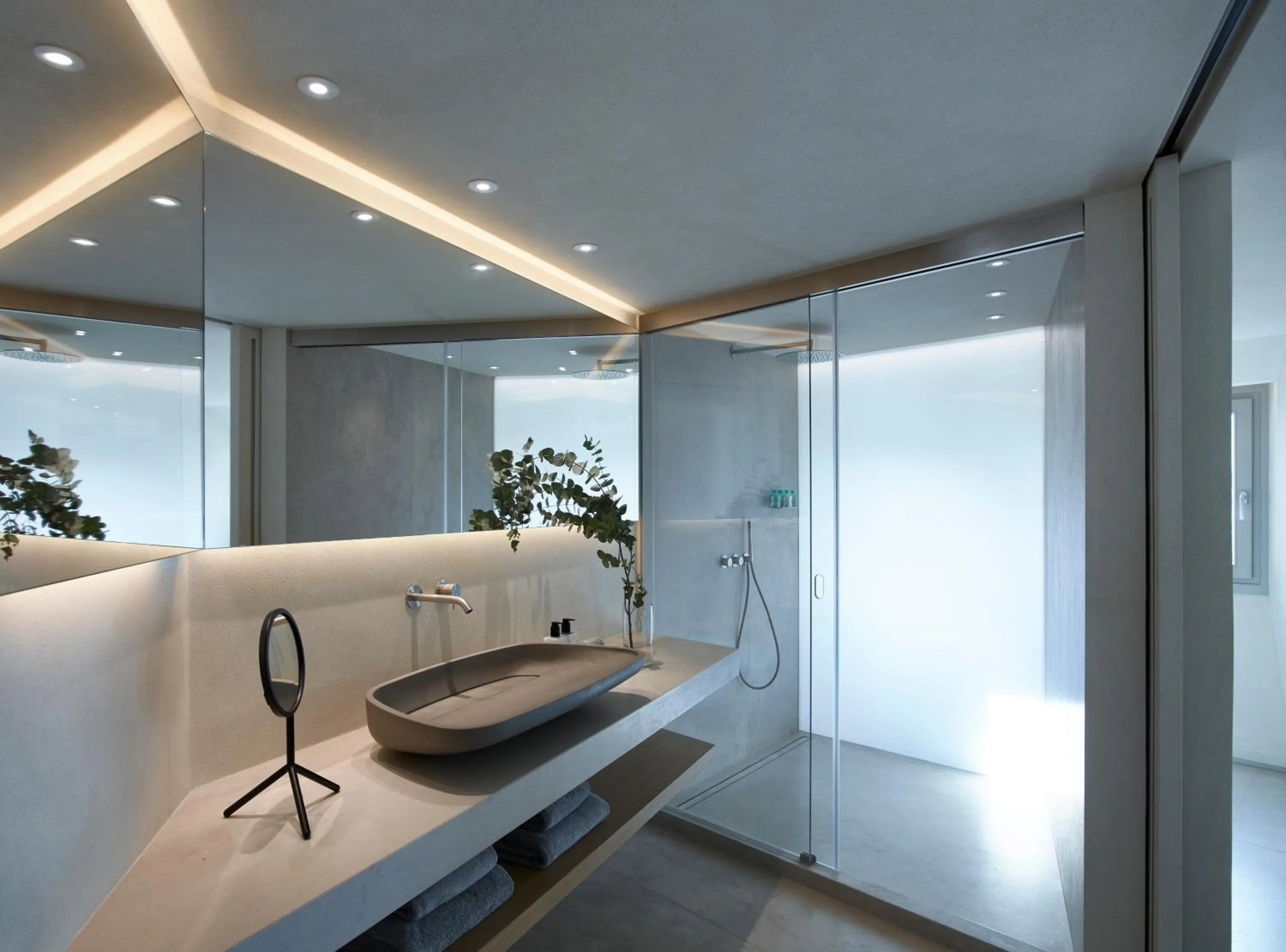 Shower in Villa Bordeaux