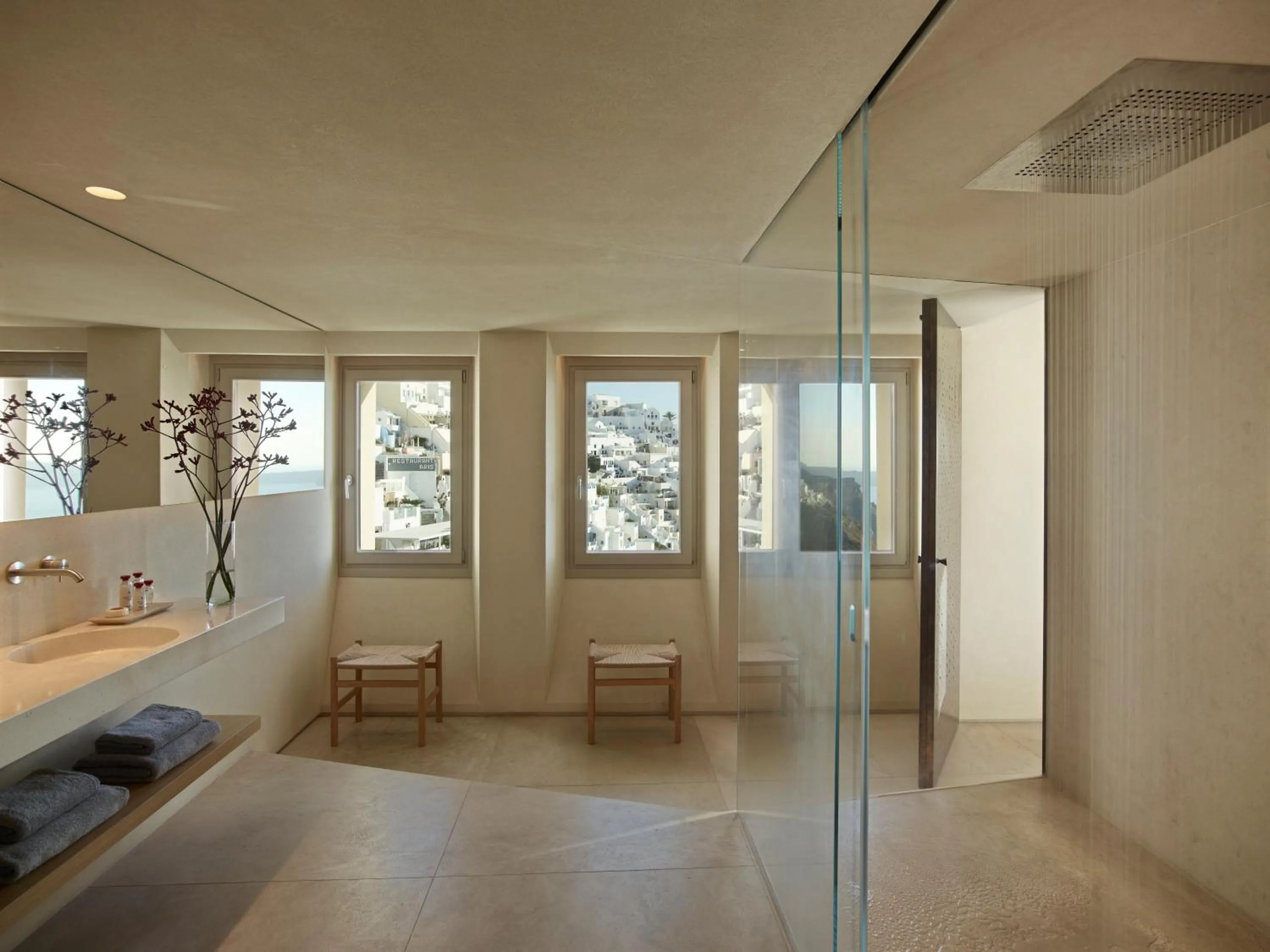 Shower in Villa Bordeaux