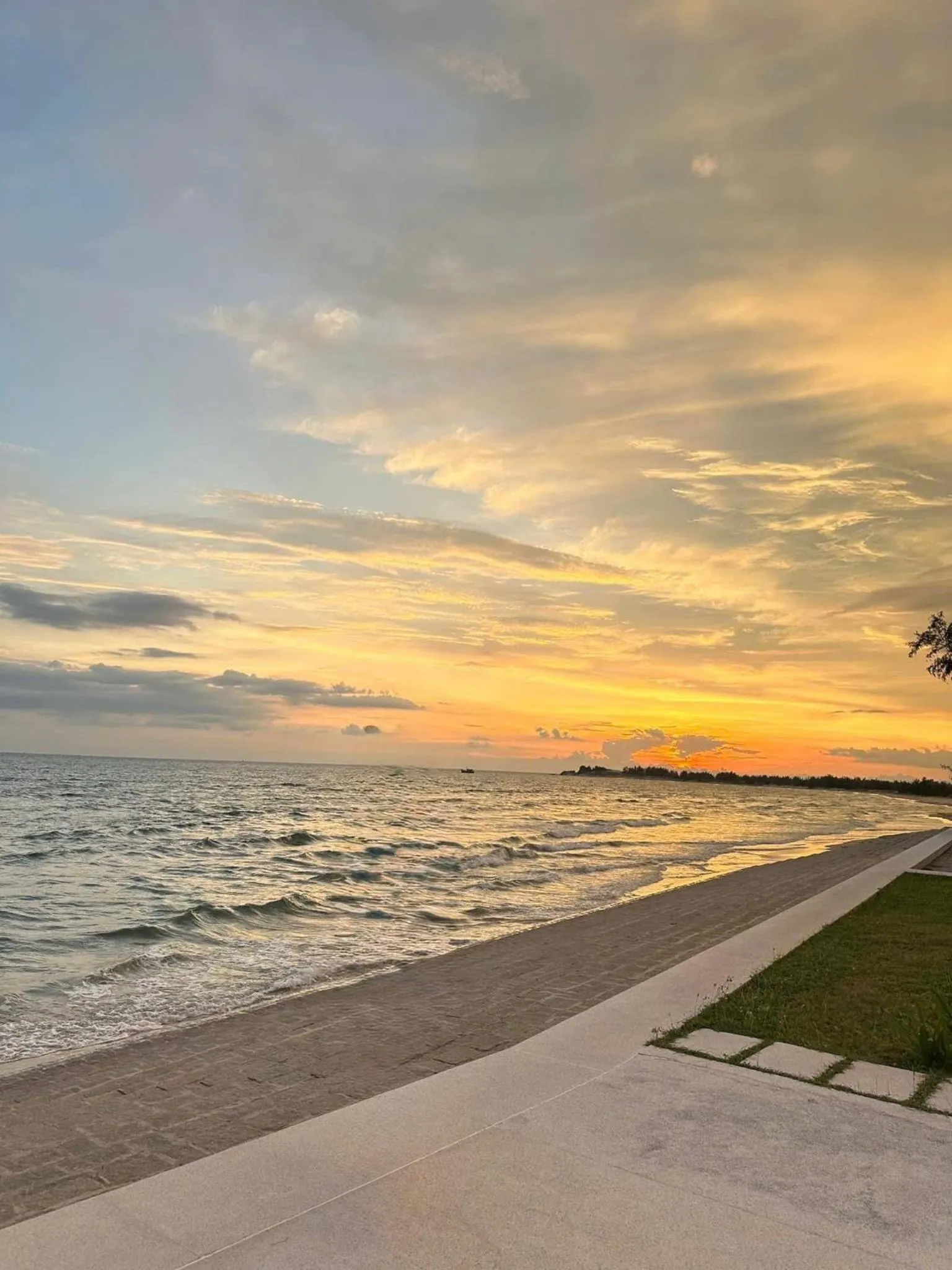 Beach in Azerai Ke Ga Bay