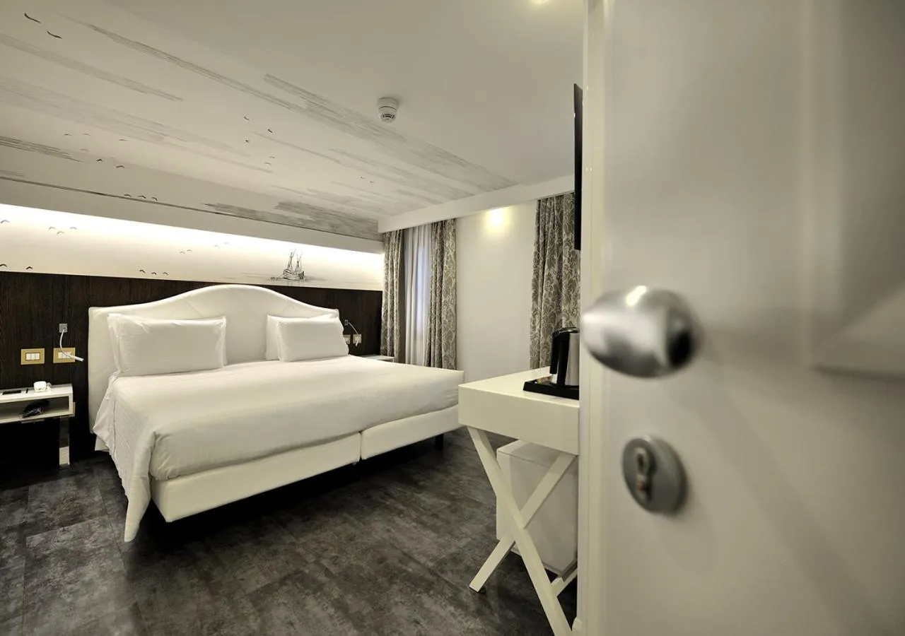 Photo of the whole room, Bed in Al Theatro Palace