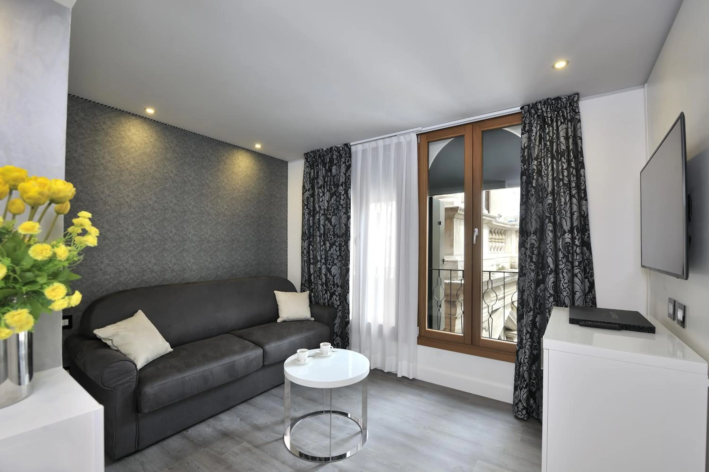 Bed in Al Theatro Palace