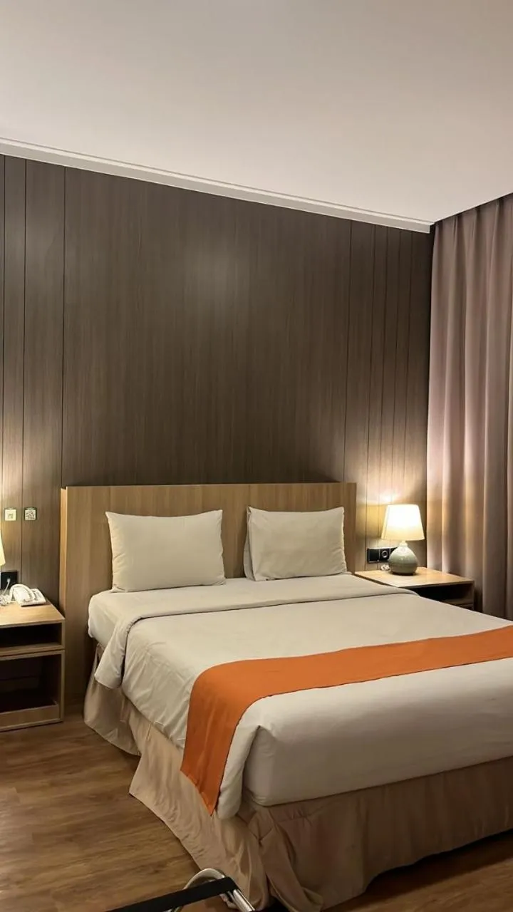 Bed in Green Red Hotel Syariah Jombang