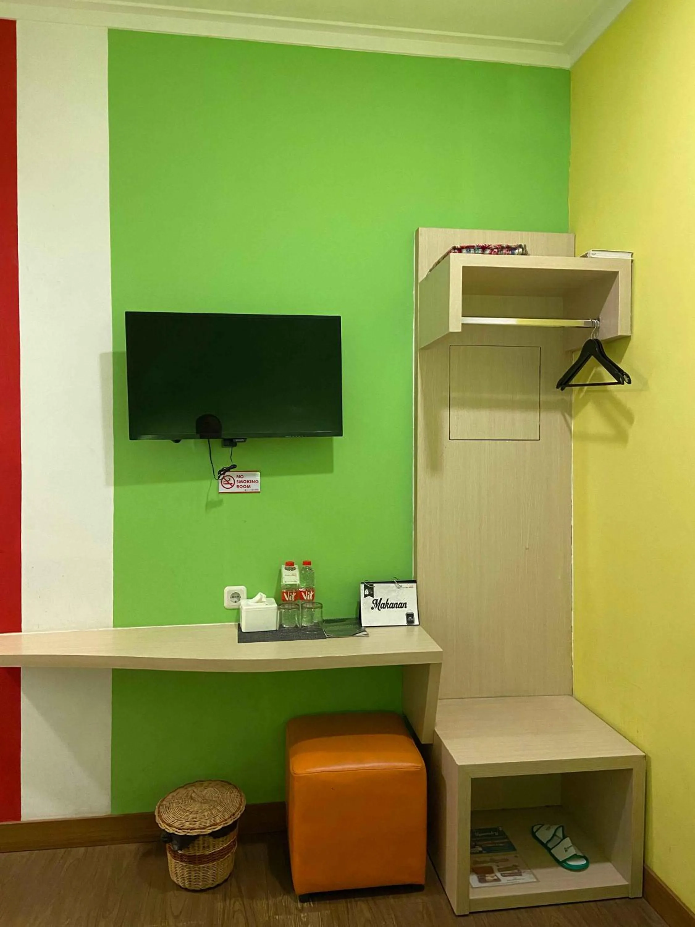 TV and multimedia in Green Red Hotel Syariah Jombang