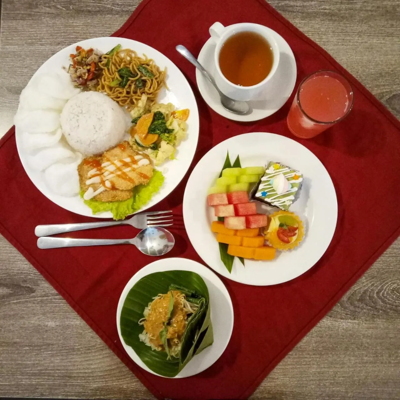 Breakfast in Green Red Hotel Syariah Jombang