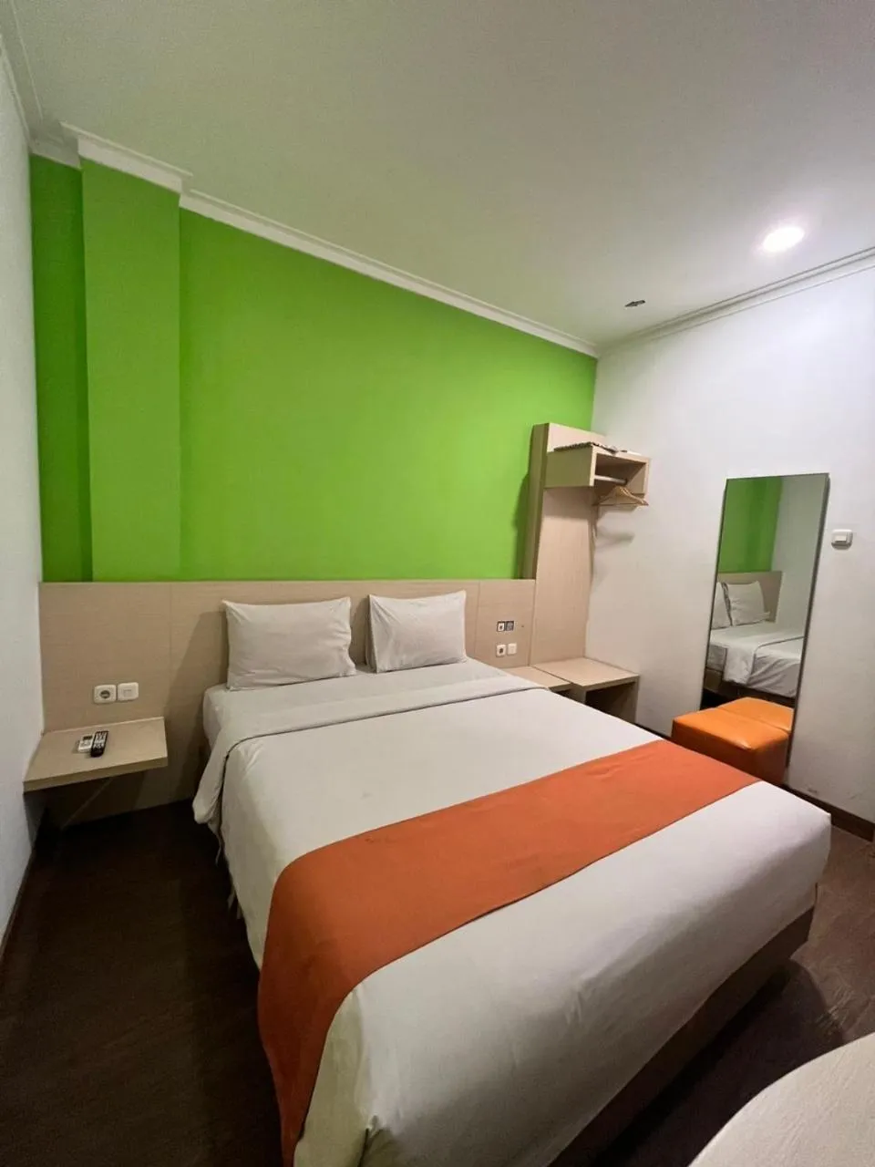 Bed in Green Red Hotel Syariah Jombang