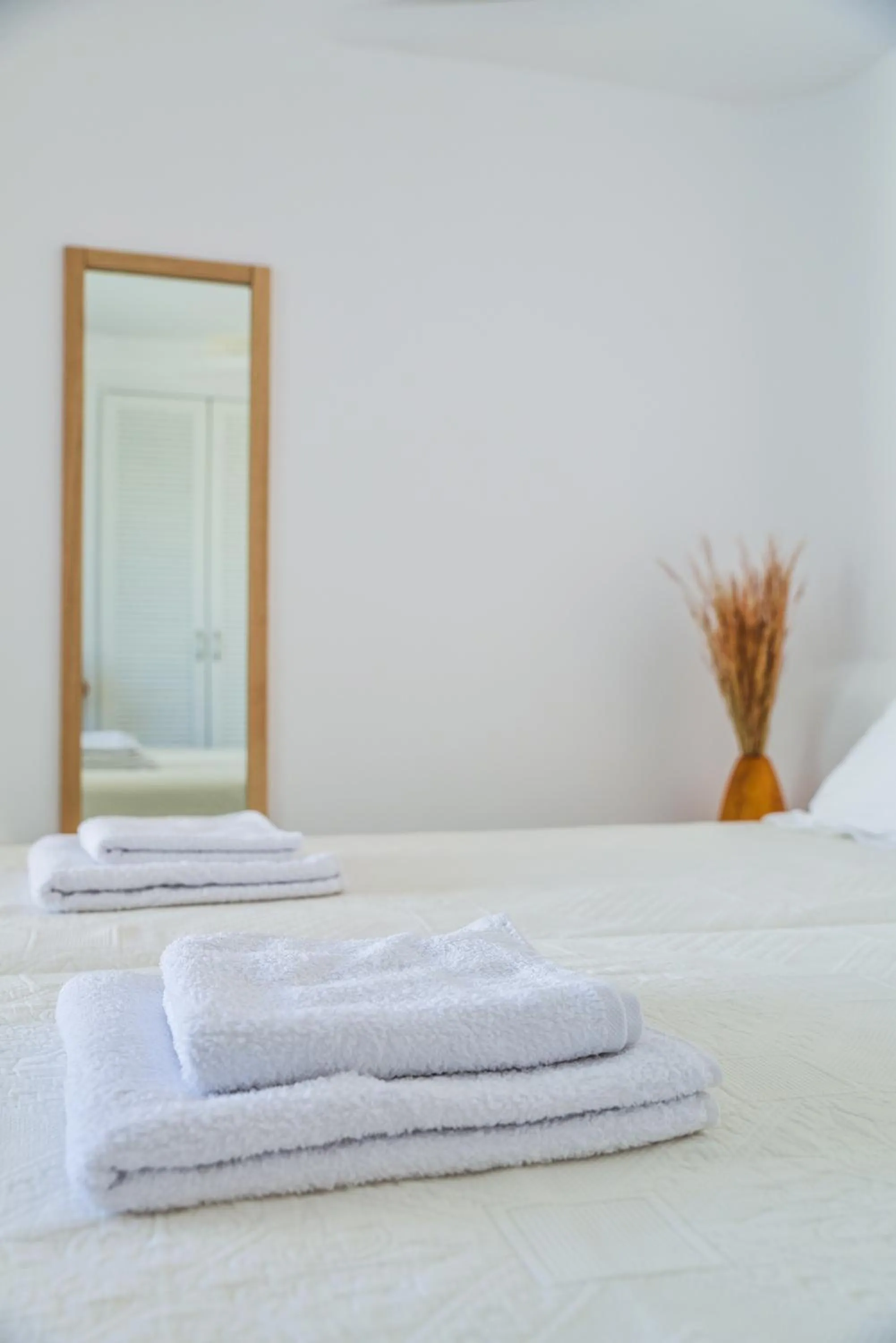 Photo of the whole room, Bed in Cavos