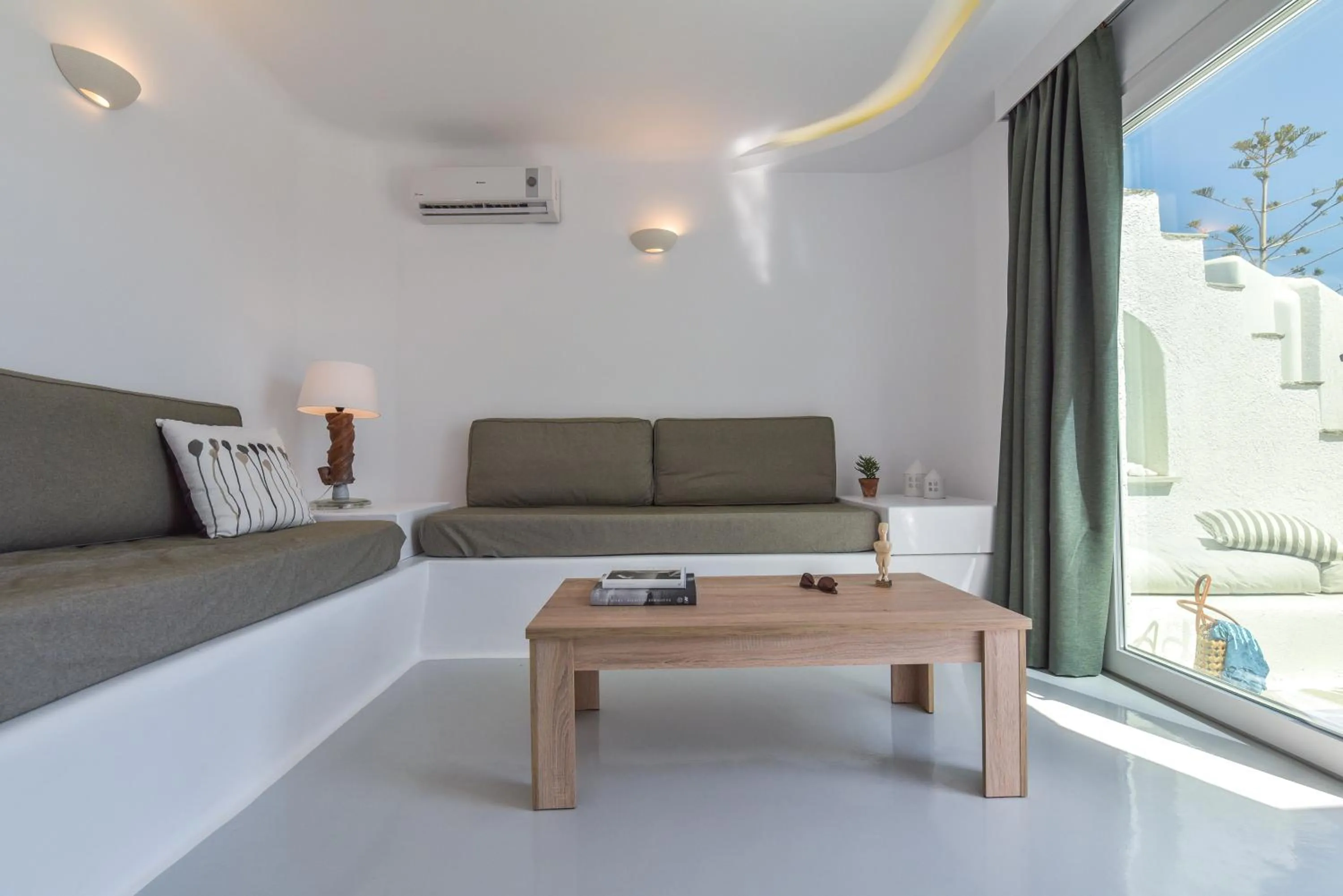 Photo of the whole room in Cavos