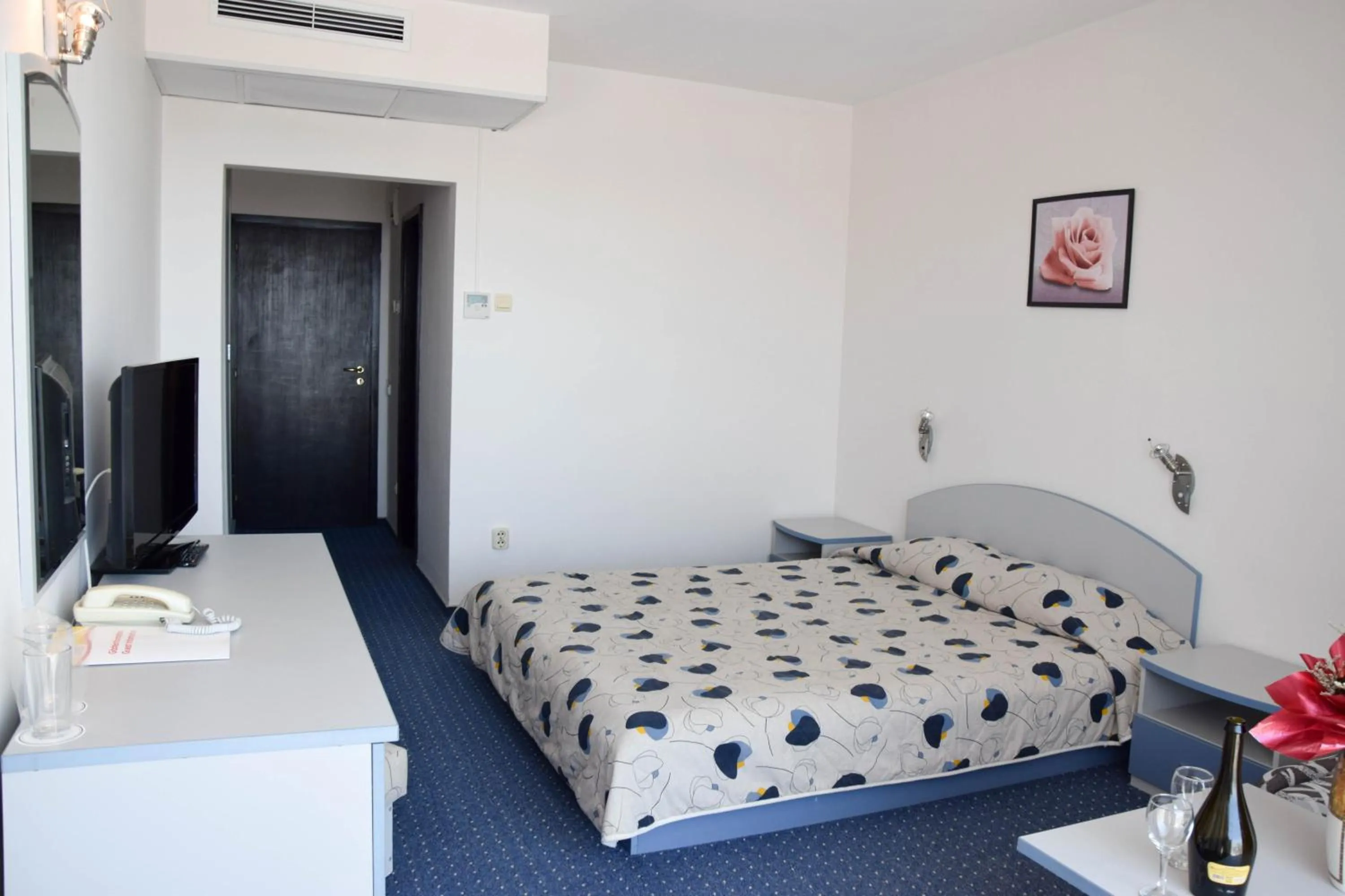 Photo of the whole room, Bed in Sineva Park Hotel - All Inclusive