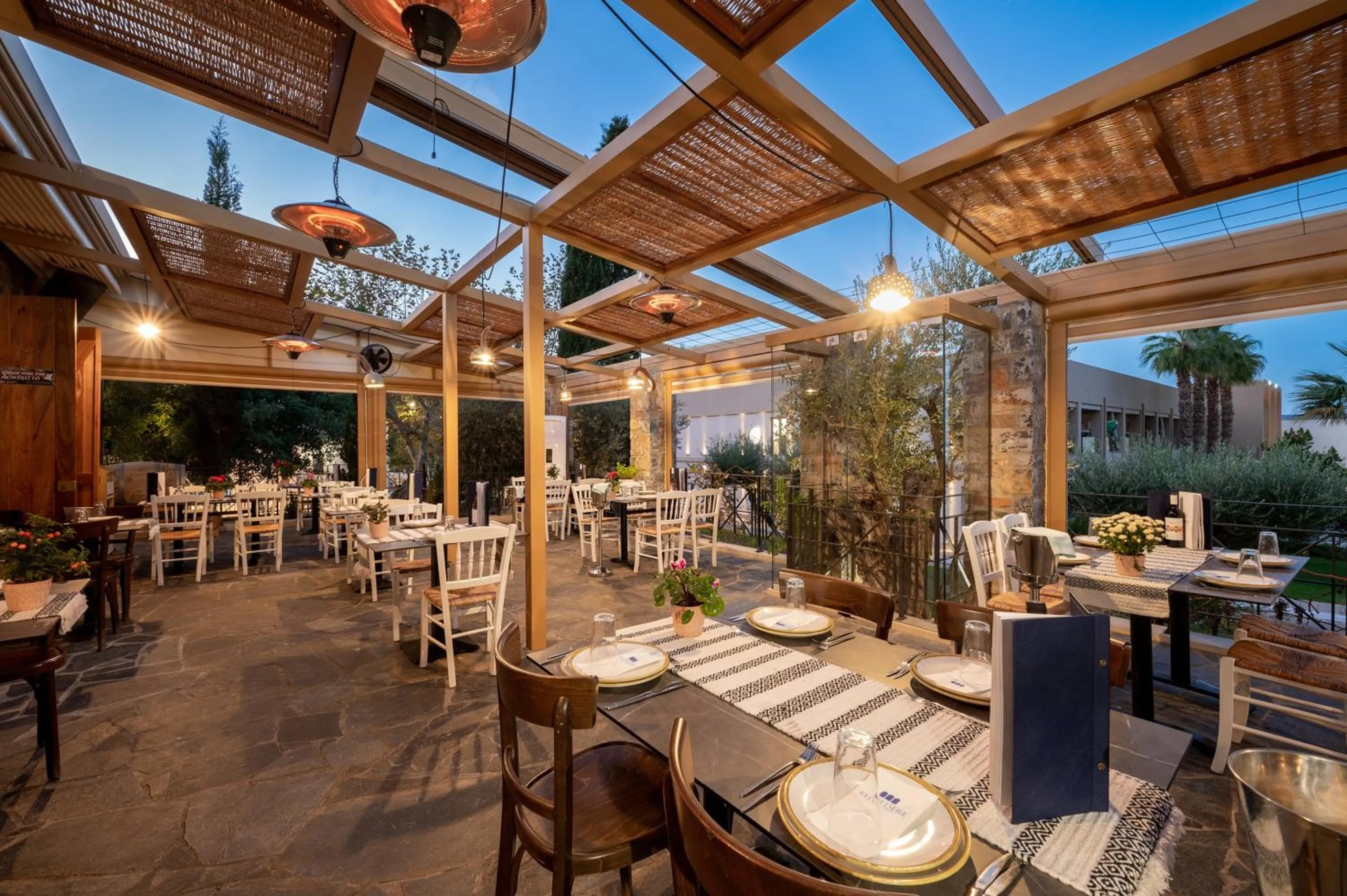 Restaurant/places to eat in Royal & Imperial Belvedere Resort