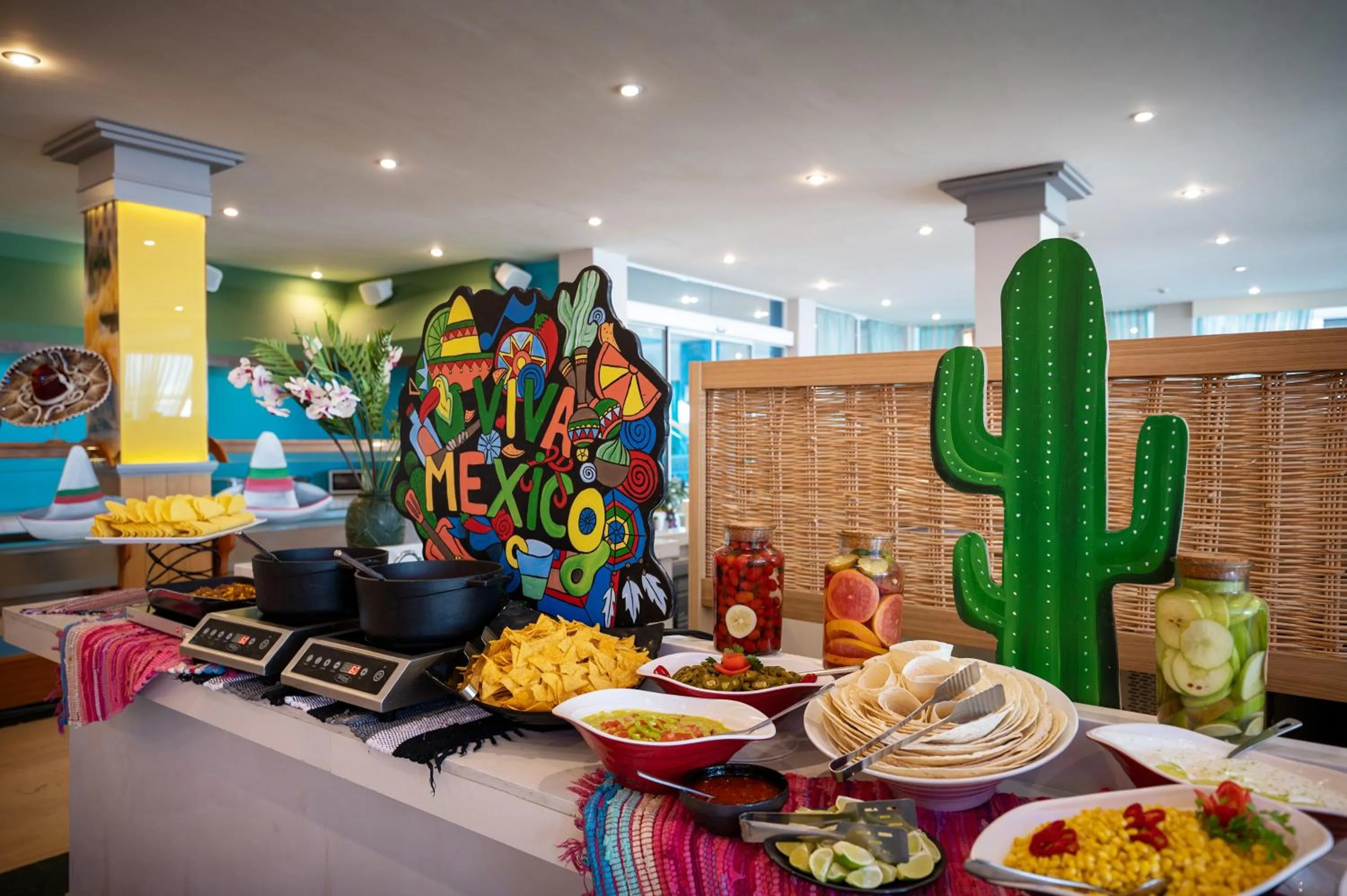 Restaurant/places to eat in Royal & Imperial Belvedere Resort