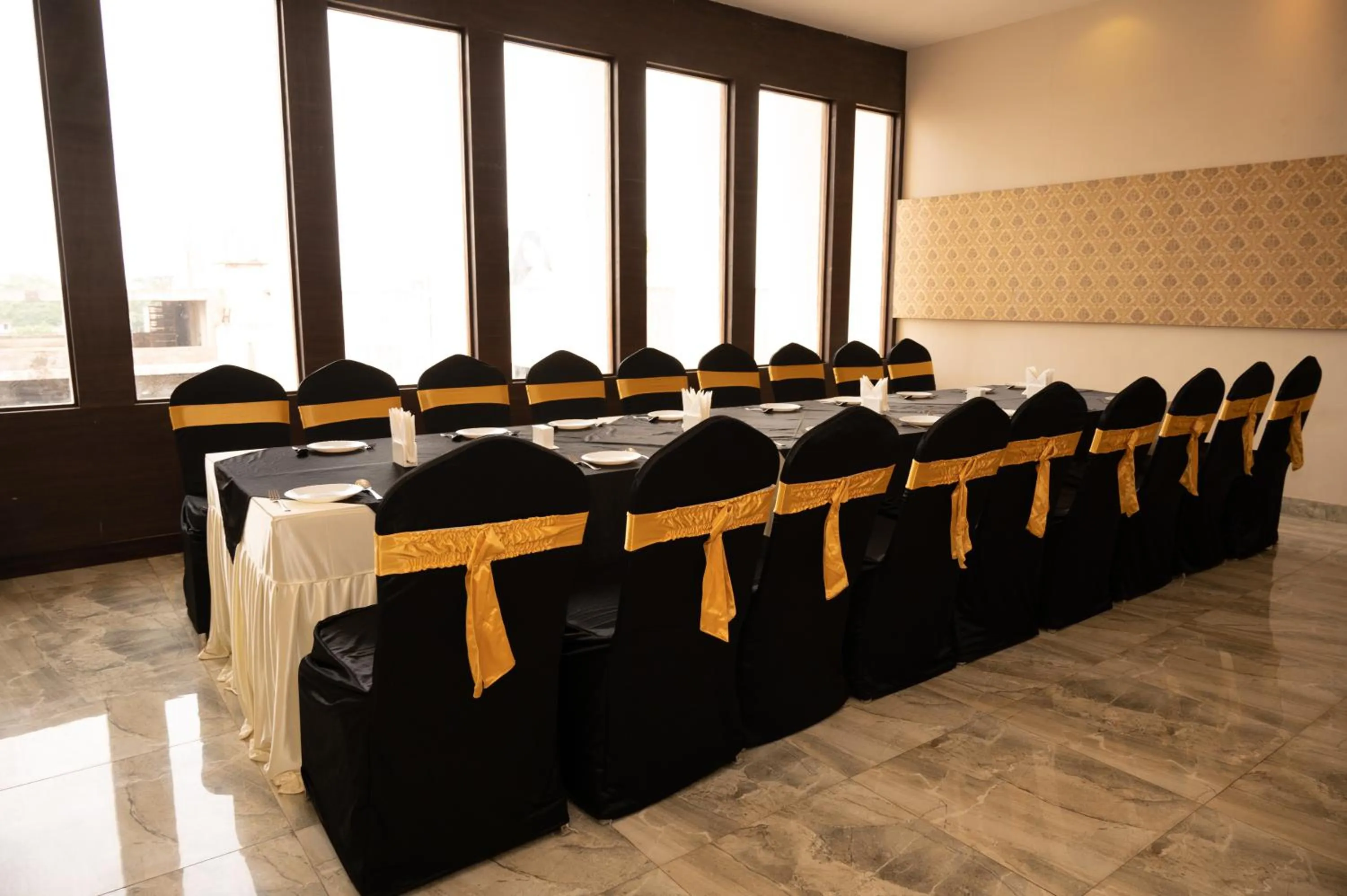 Restaurant/places to eat in The Himalaya Park