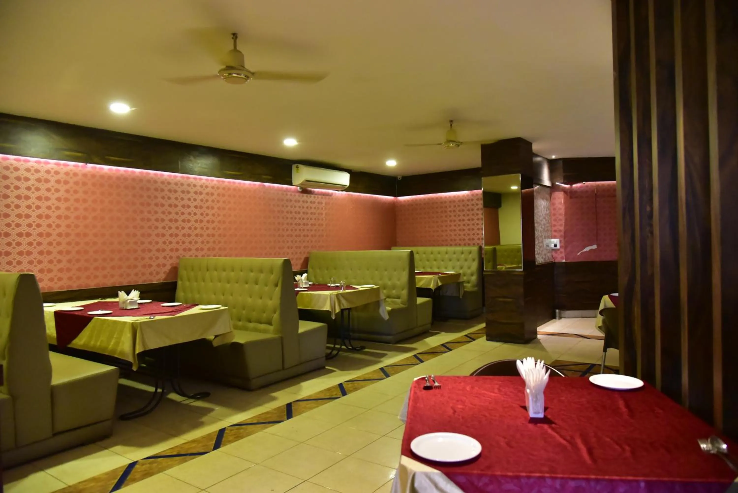 Restaurant/places to eat in The Himalaya Park