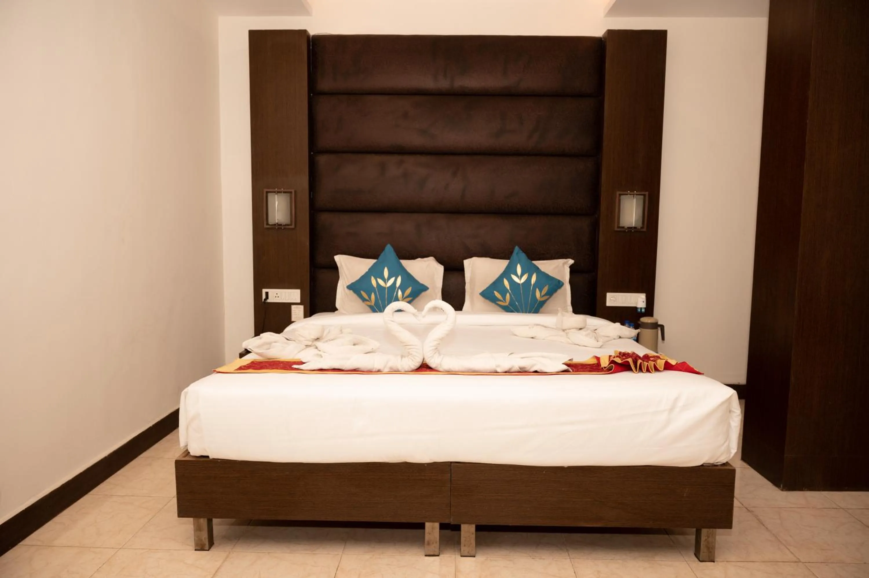 Bedroom, Bed in The Himalaya Park