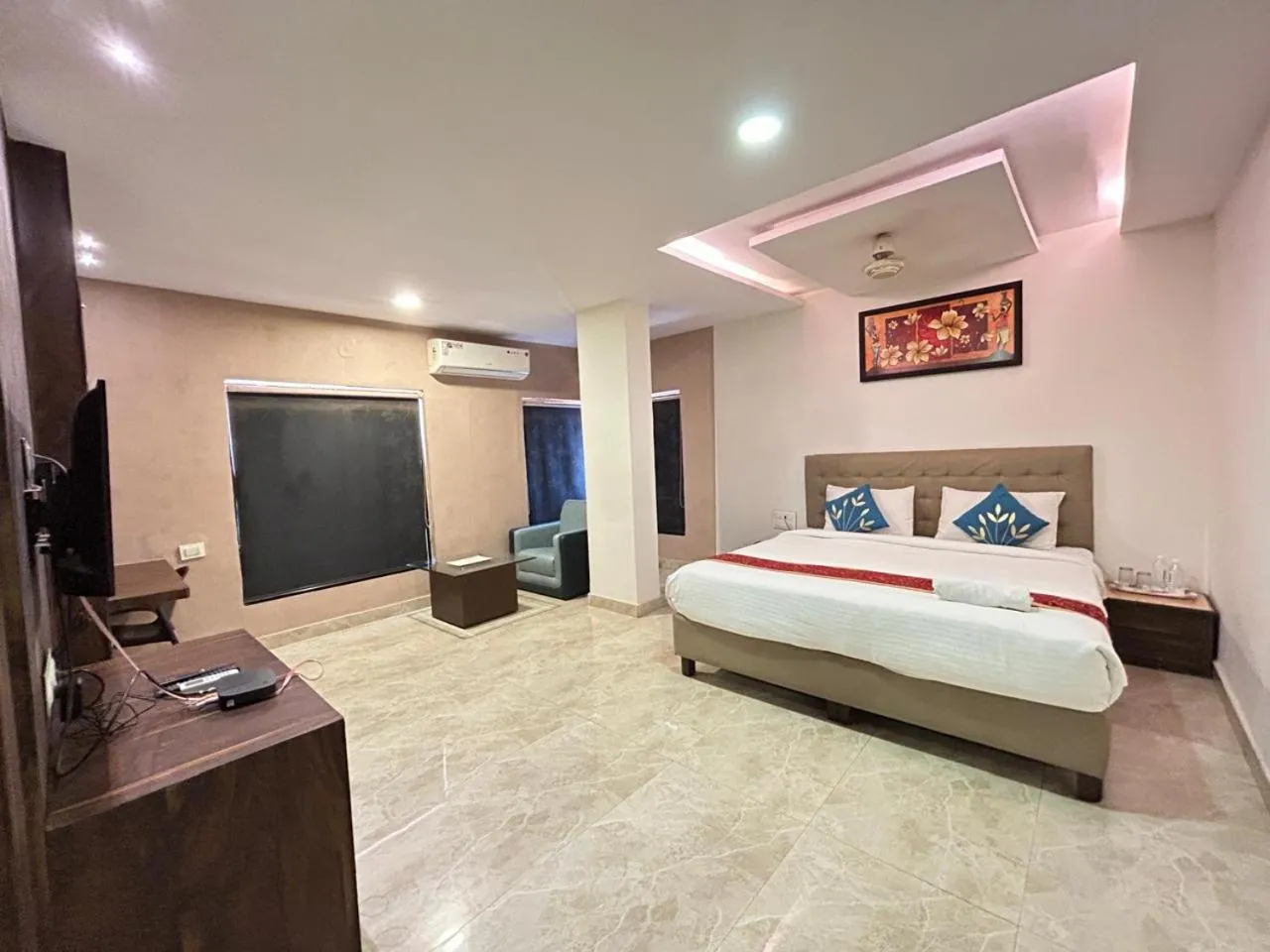 Bedroom, Bed in The Himalaya Park