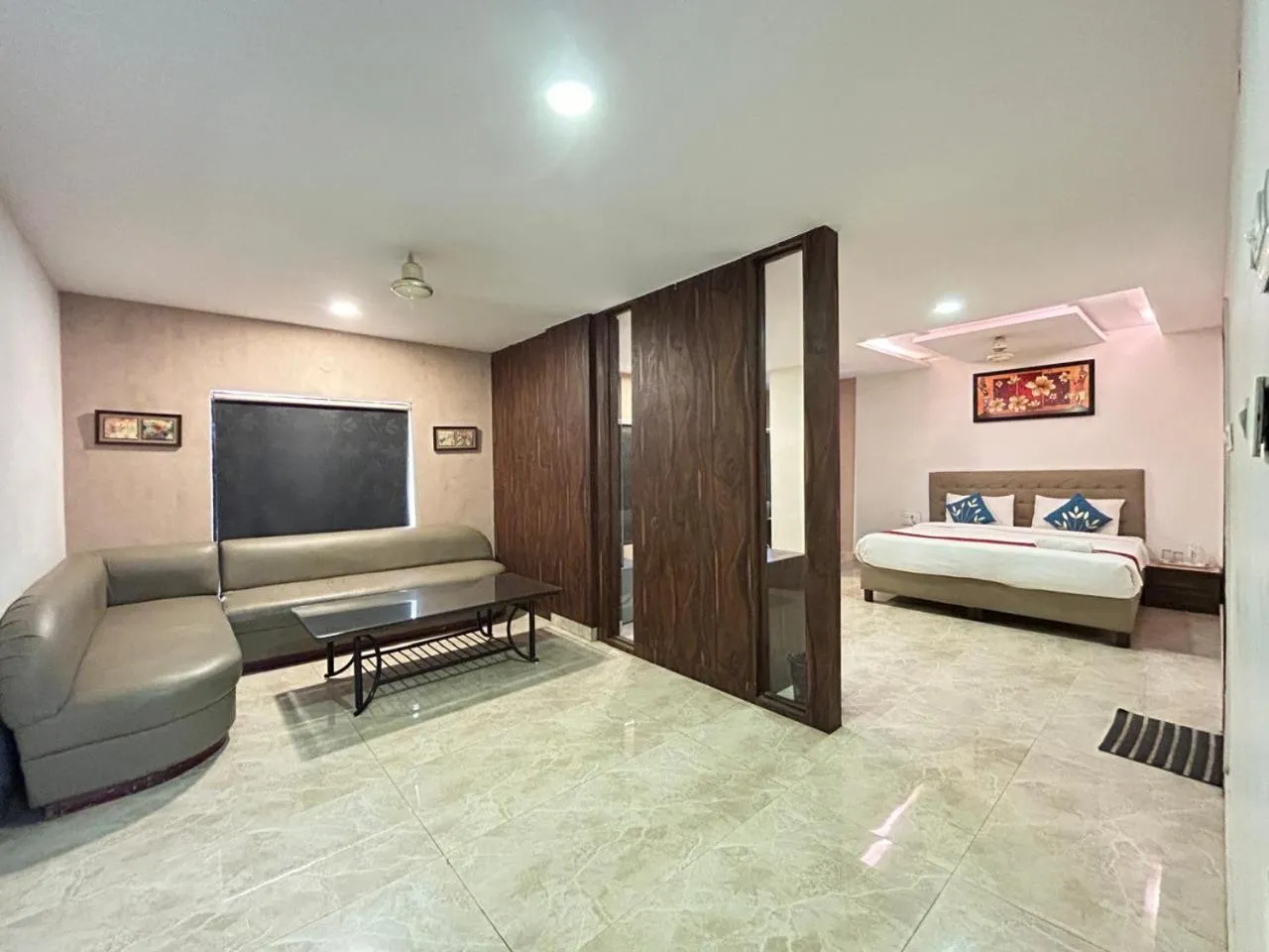 Bedroom, Bed in The Himalaya Park