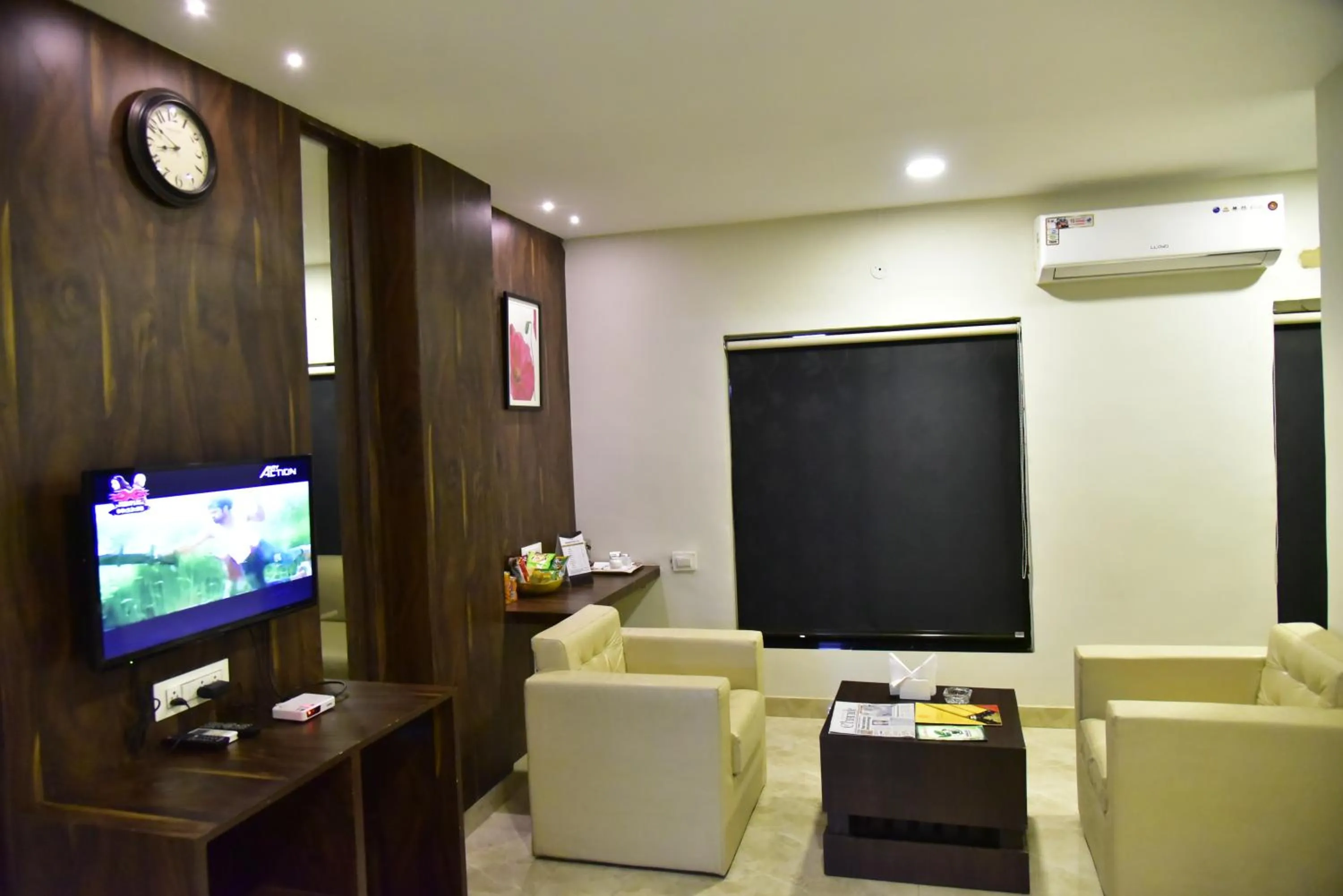 Communal lounge/ TV room in The Himalaya Park