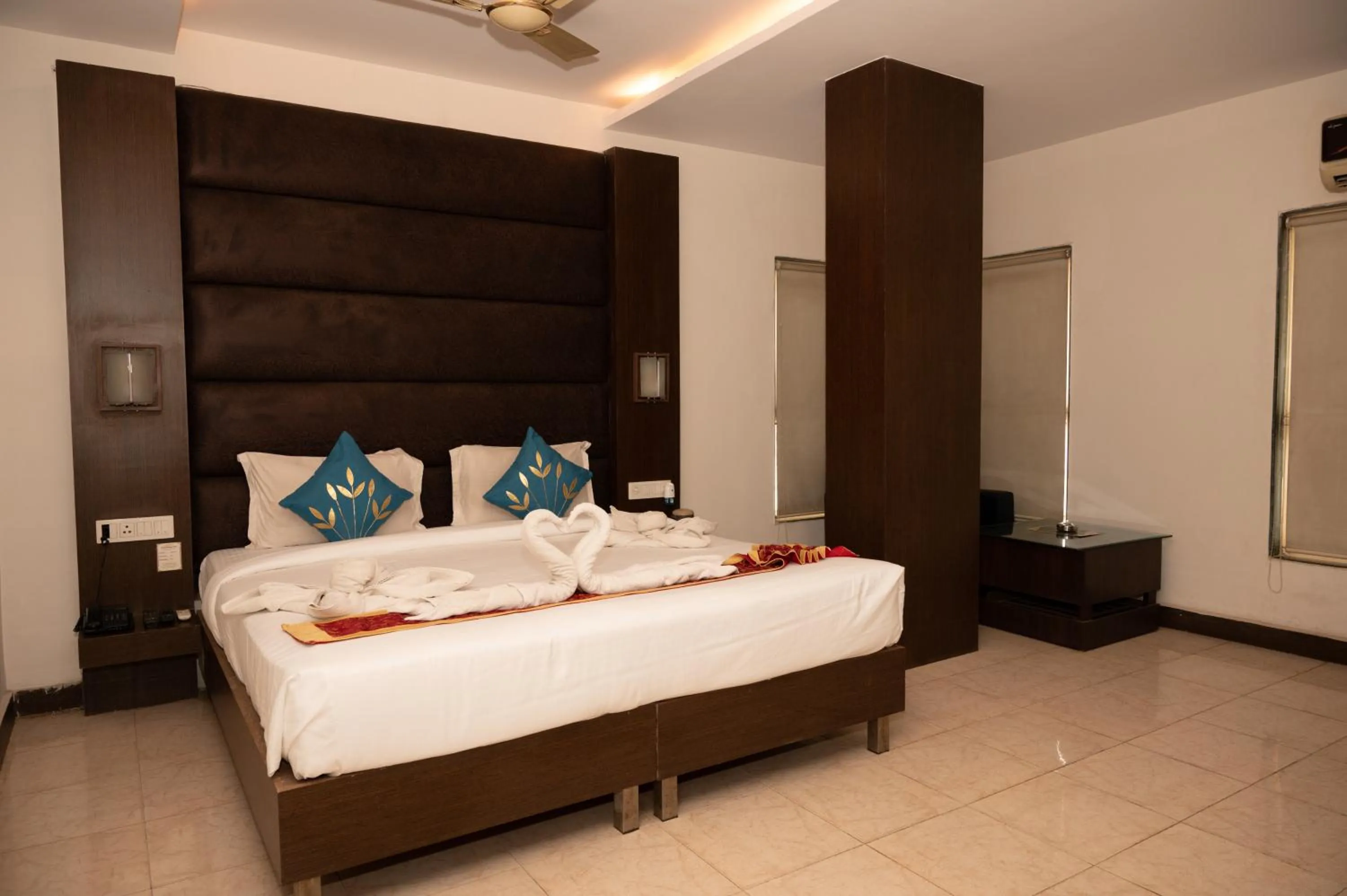 room service, Bed in The Himalaya Park