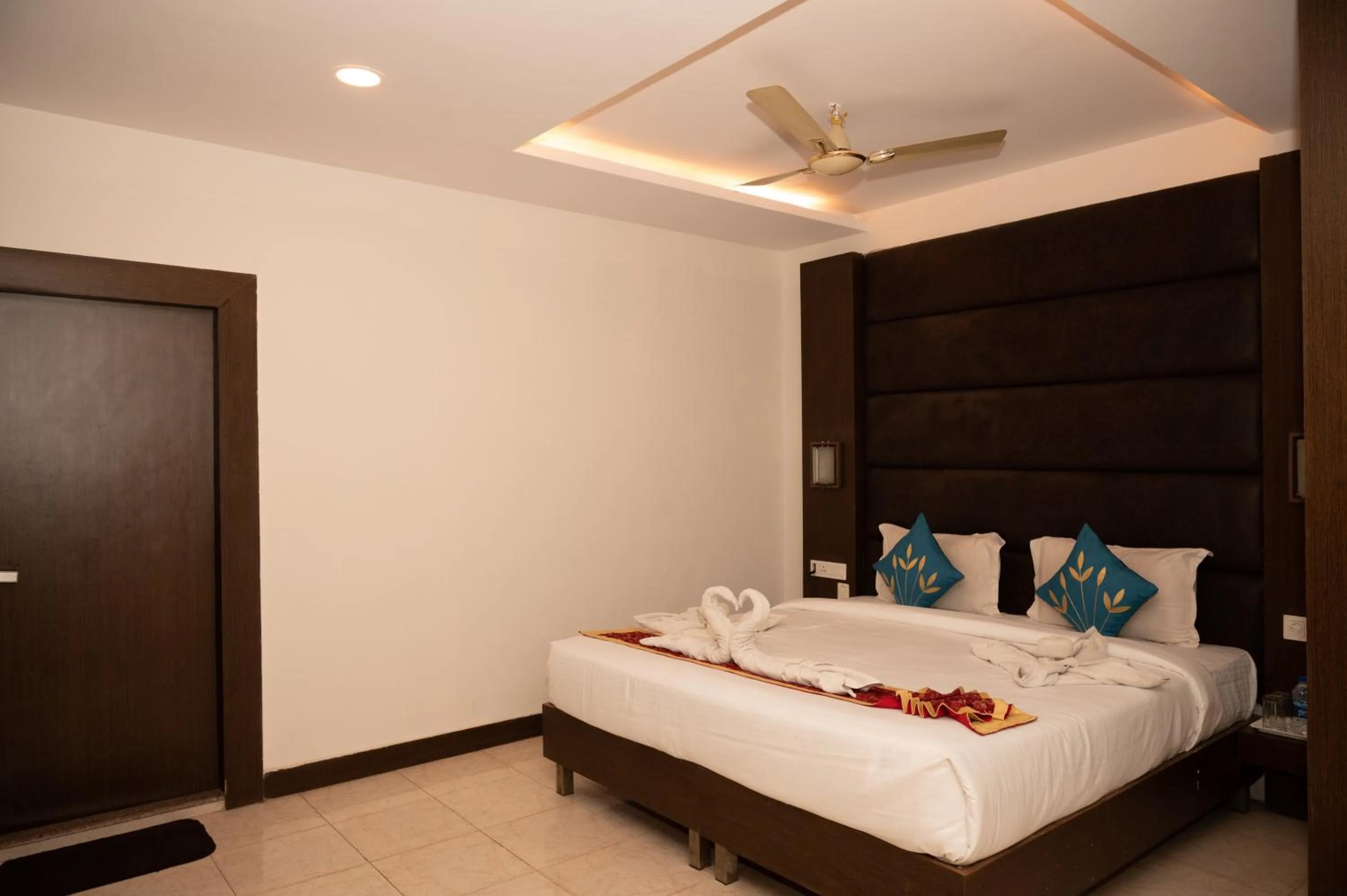 Bedroom, Bed in The Himalaya Park