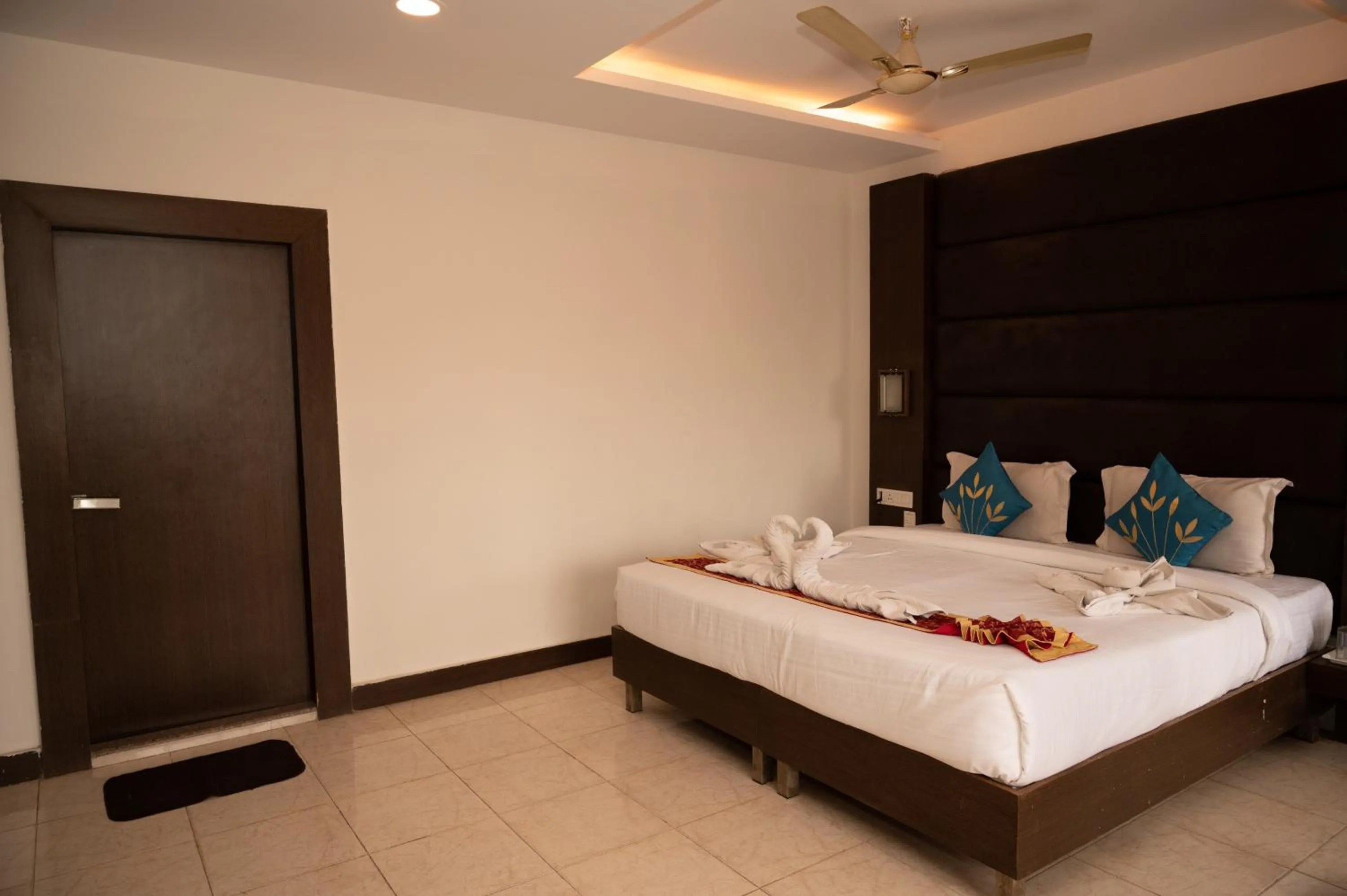 Bedroom, Bed in The Himalaya Park