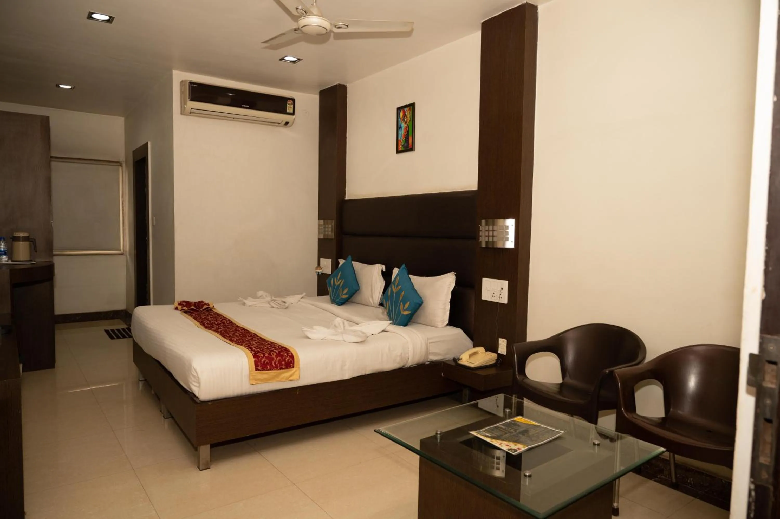 Bedroom, Bed in The Himalaya Park