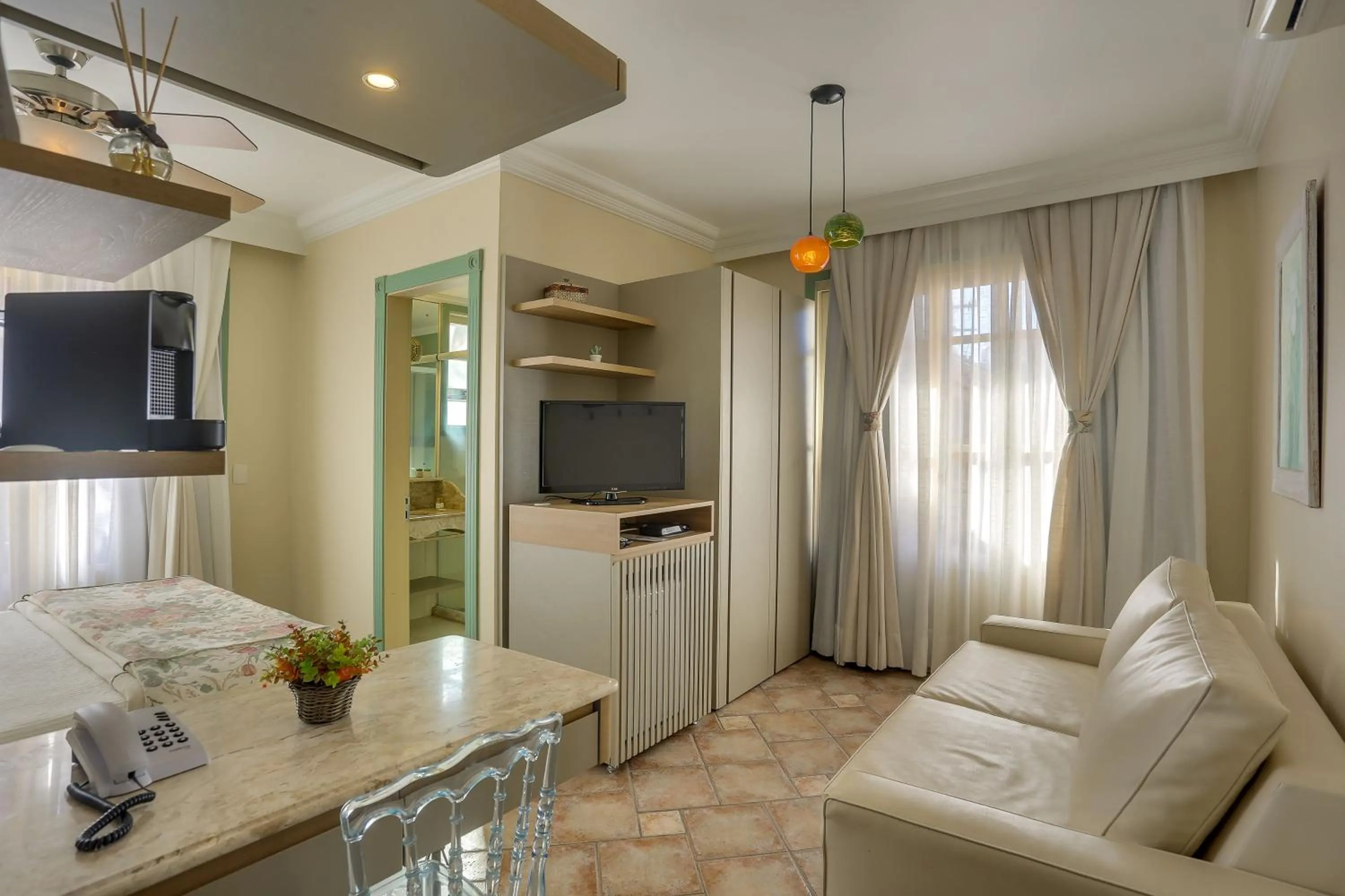 TV and multimedia in Villas Jurerê Hotel Boutique