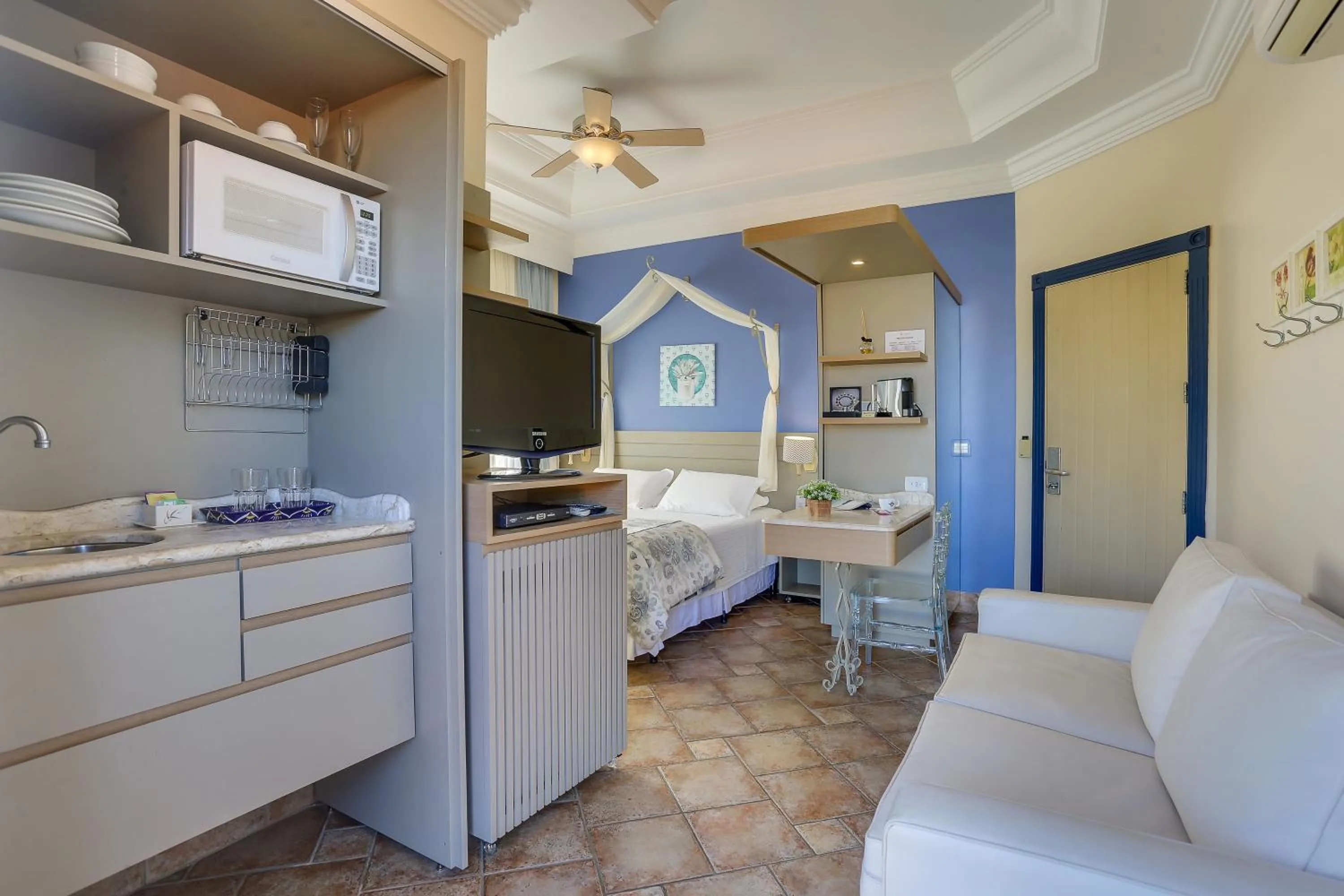 Kitchen or kitchenette in Villas Jurerê Hotel Boutique