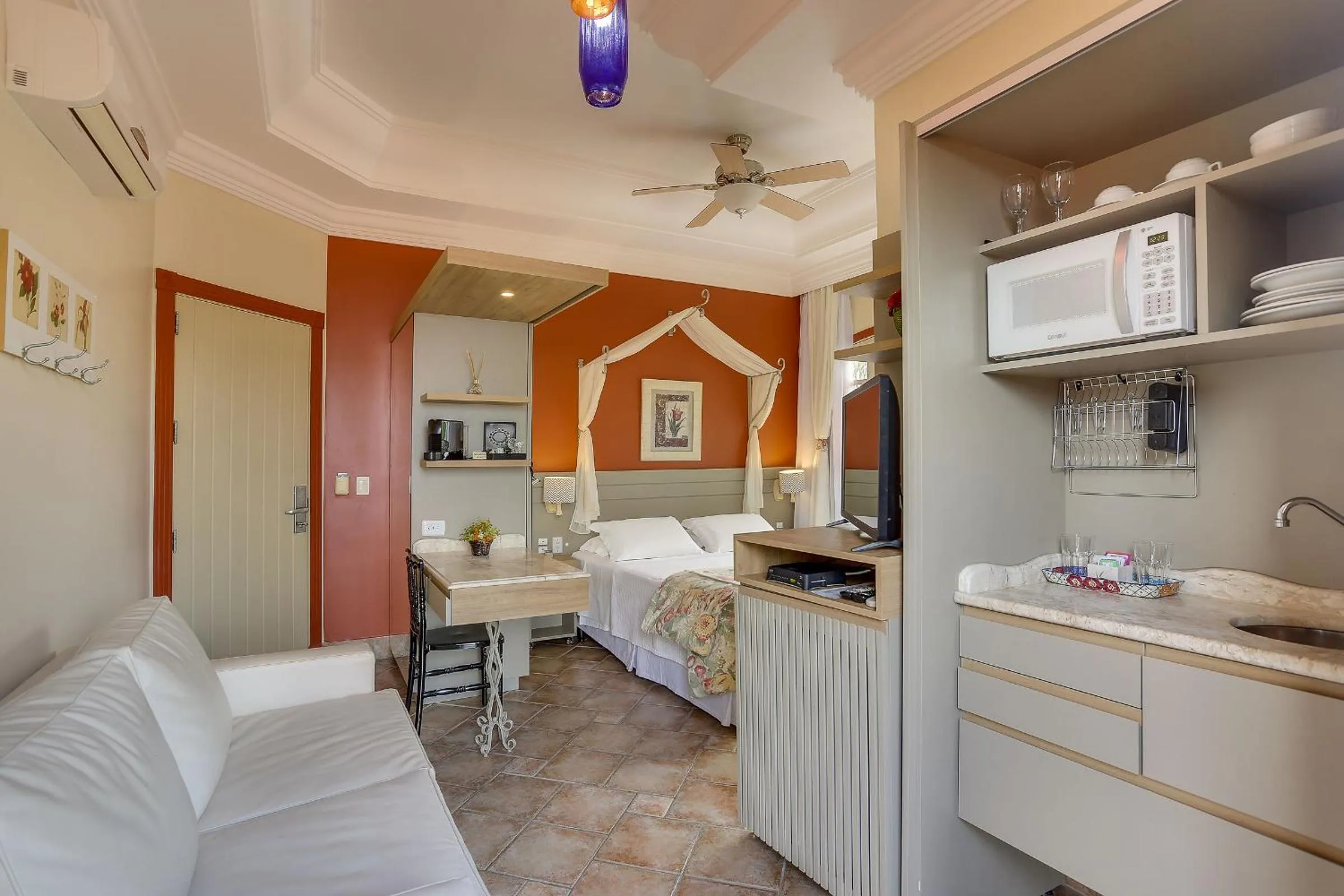 Kitchen or kitchenette, Bed in Villas Jurerê Hotel Boutique
