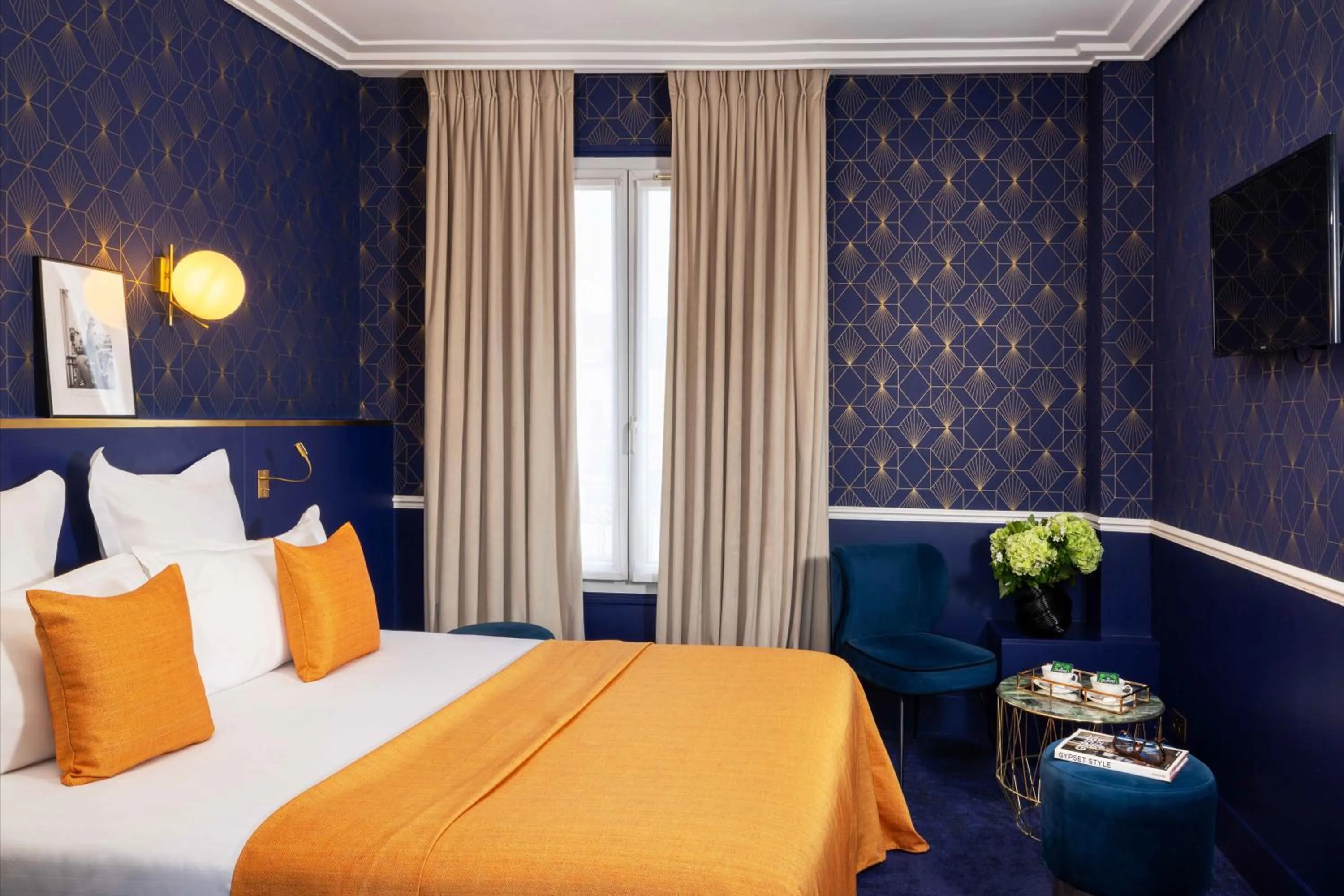 Bedroom, Bed in Hôtel Léna