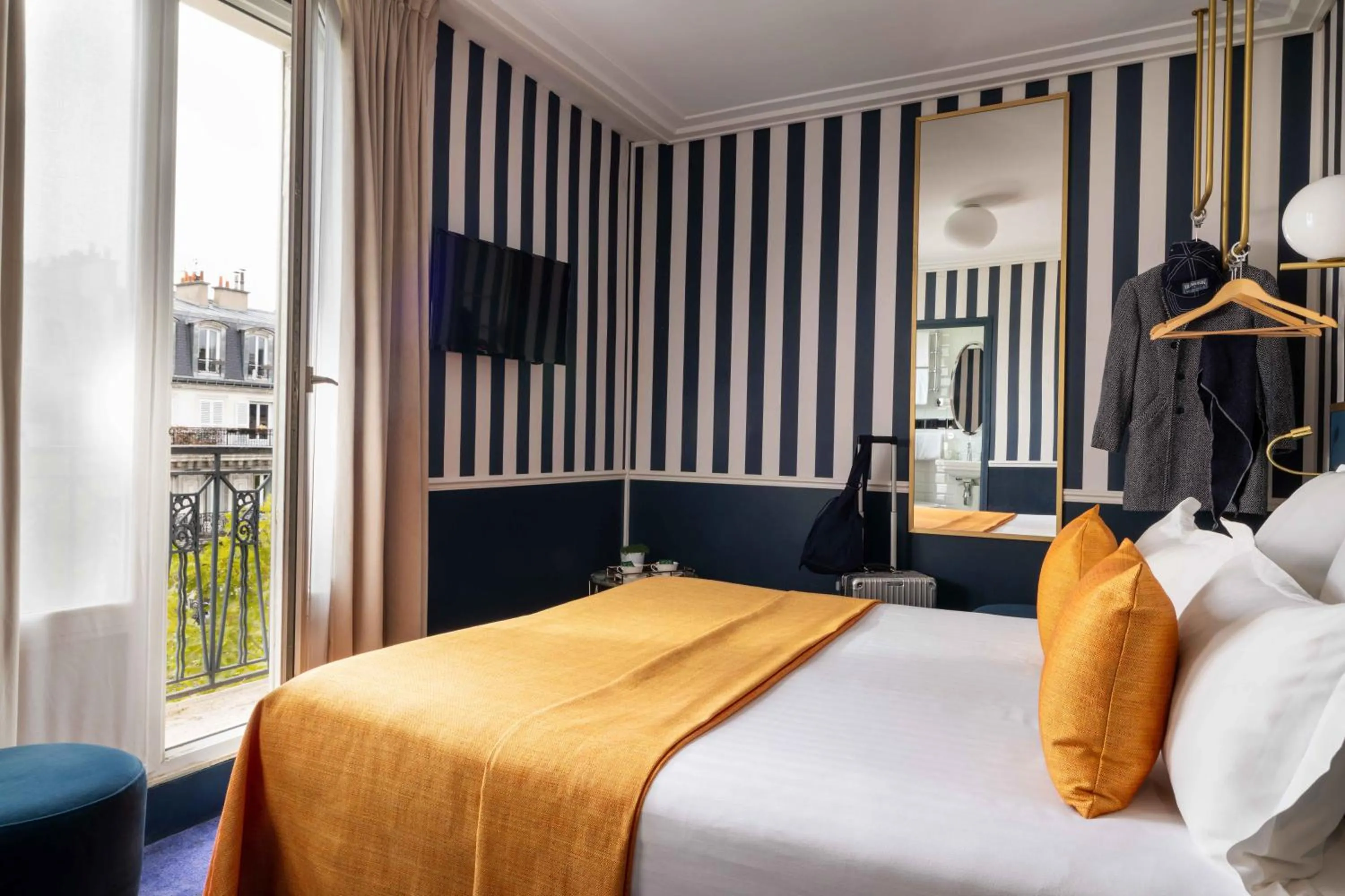 Bedroom, Bed in Hôtel Léna