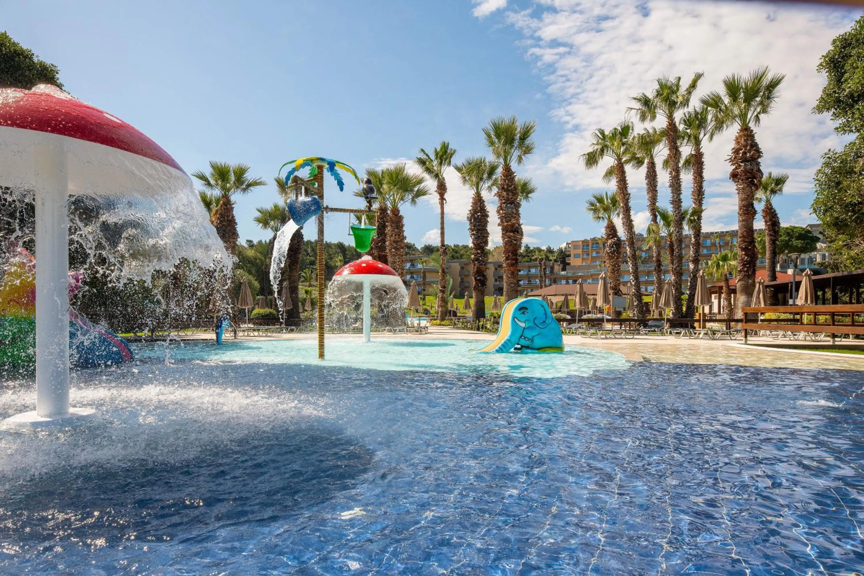 Swimming pool in Kresten Palace Hotel