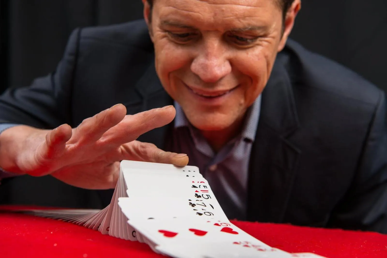 Evening entertainment in Logis Hôtel Restaurant Les Cèdres
