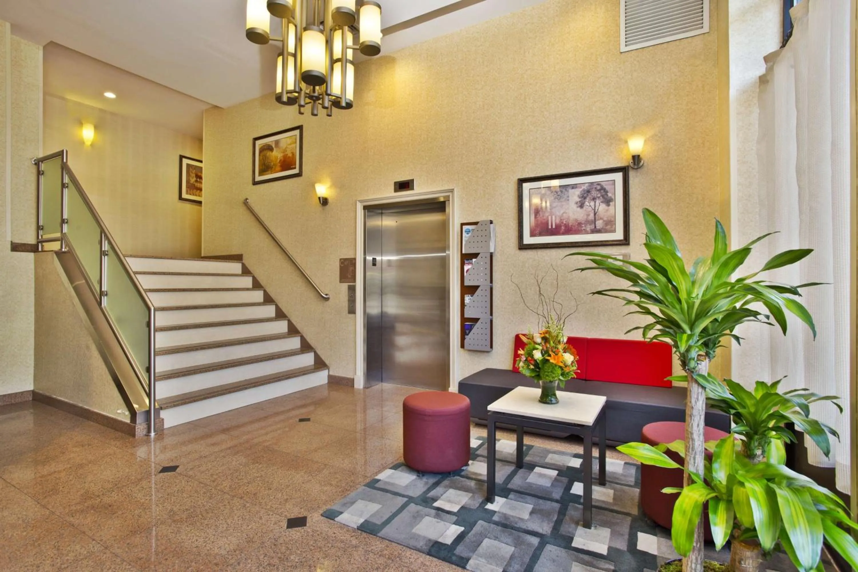 Lobby or reception in Best Western PLUS Arena Hotel