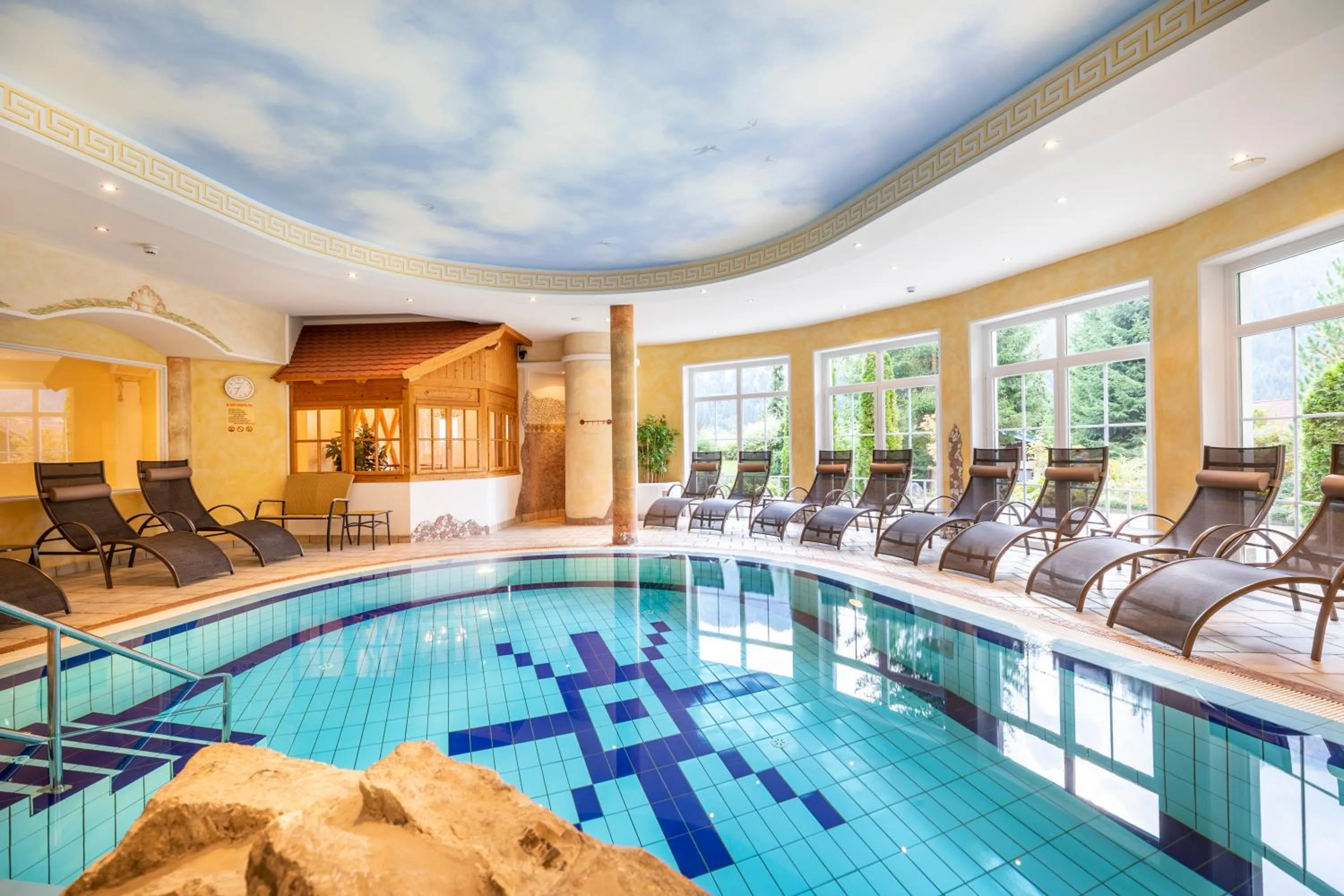 Swimming pool in Familien- und Wellnesshotel Hanneshof
