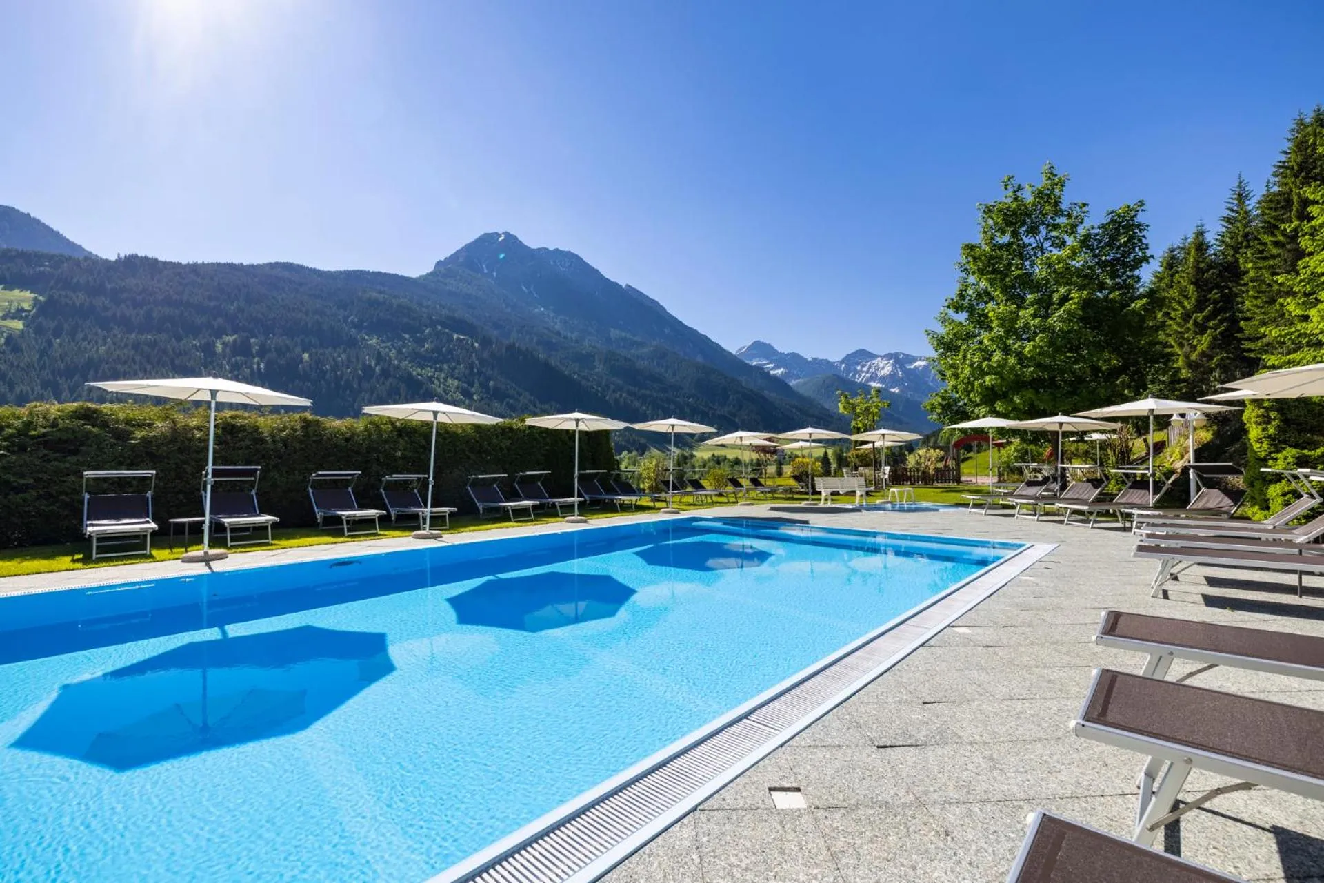 Swimming pool in Familien- und Wellnesshotel Hanneshof