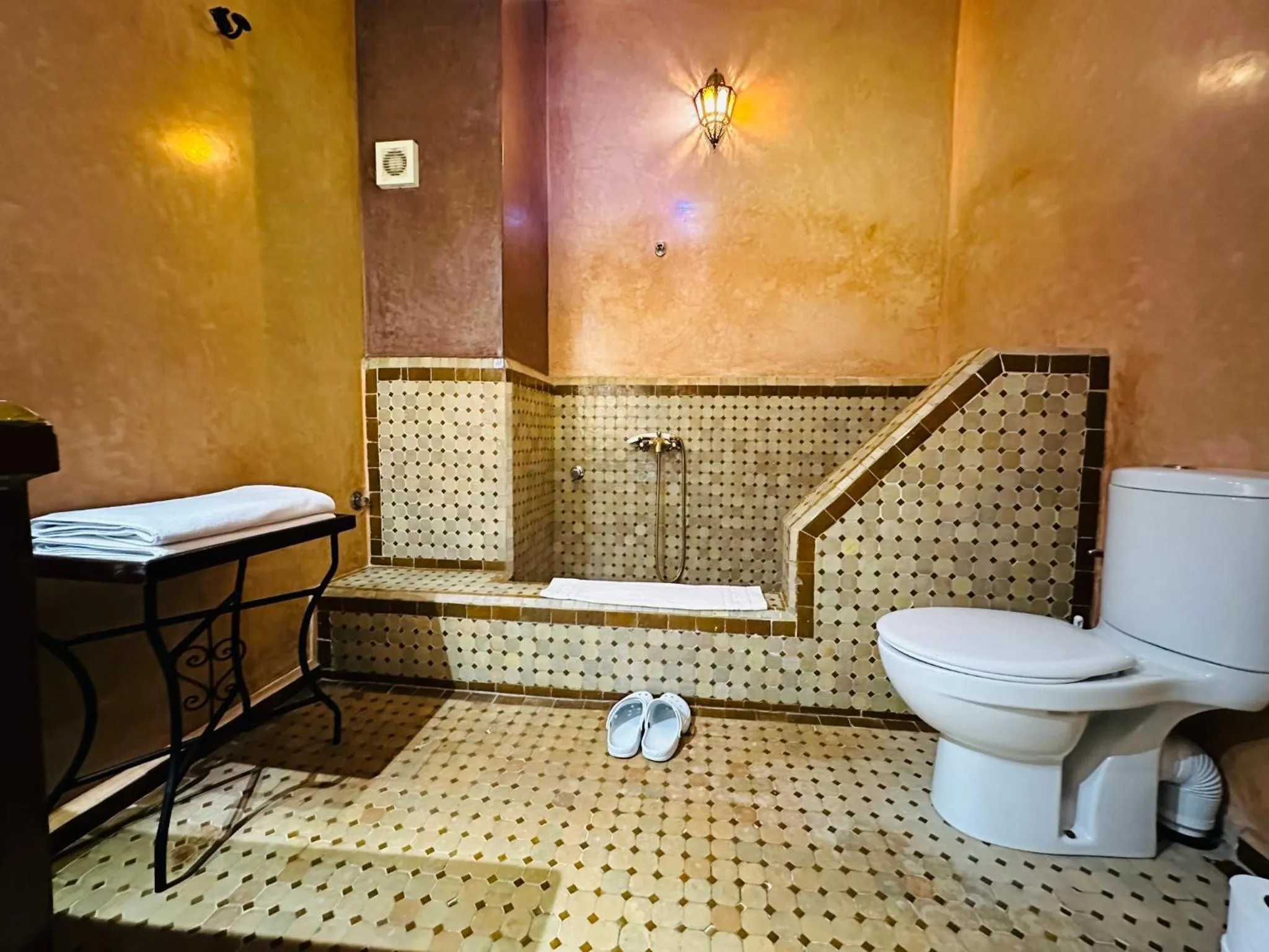 Shower in Riad Ahlam