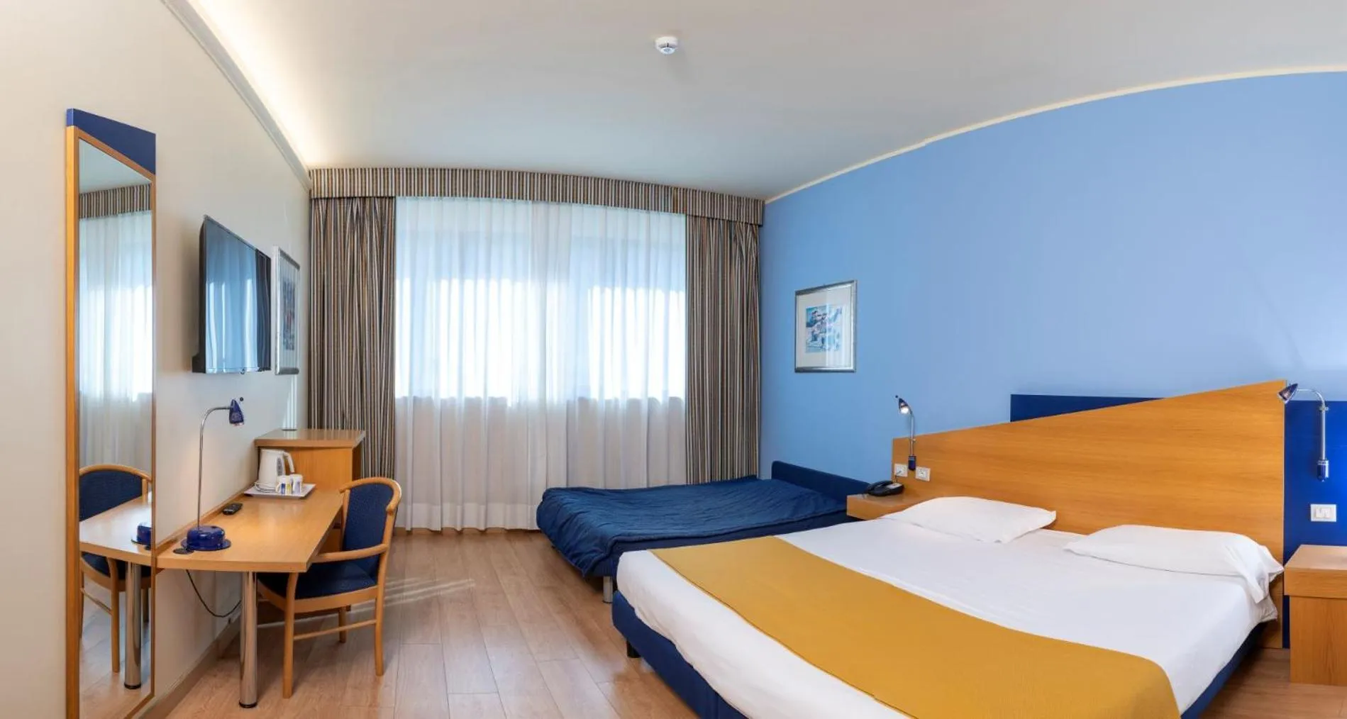 TV and multimedia, Bed in Hotel Express Aosta East