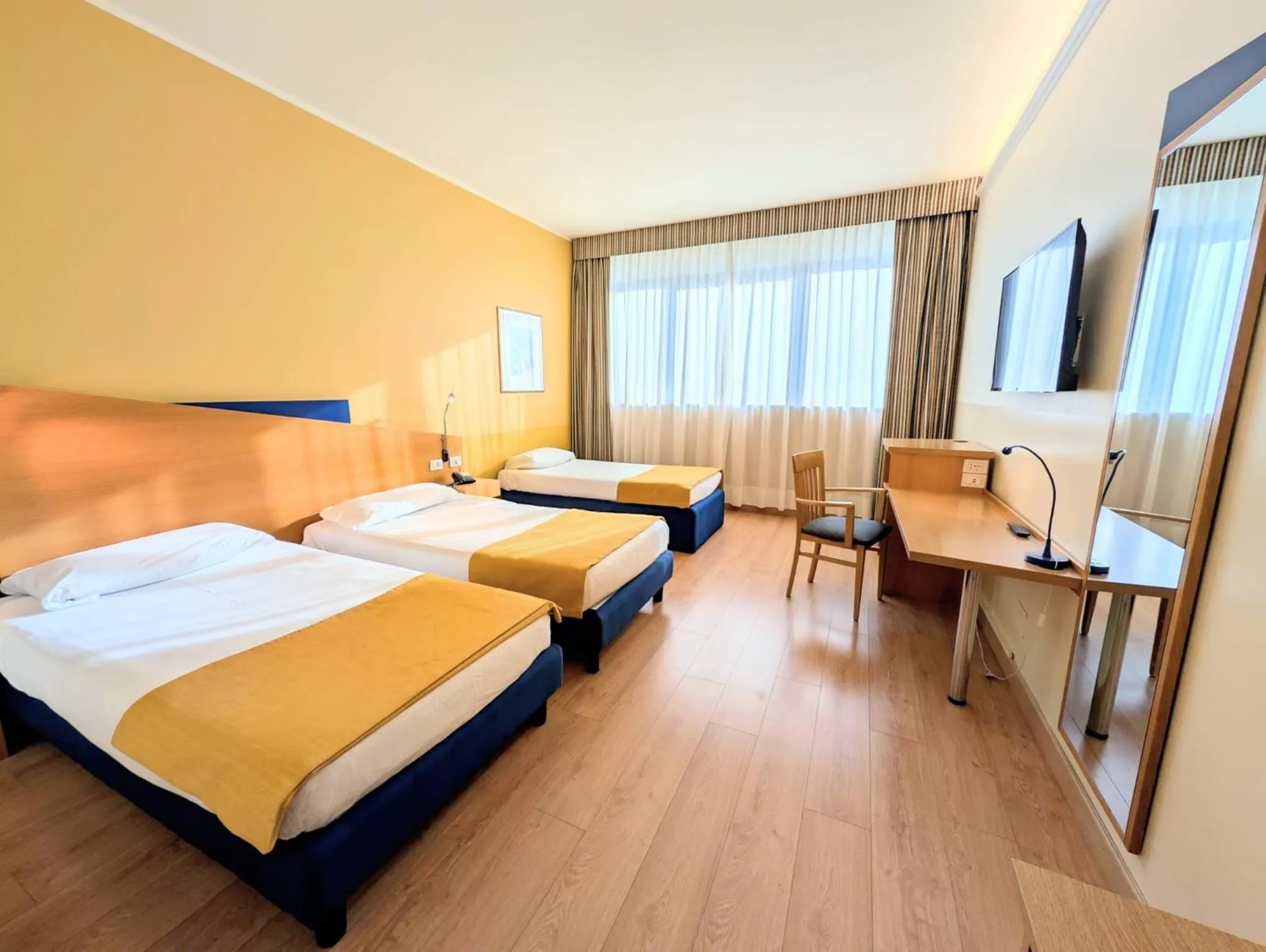 Bed in Hotel Express Aosta East