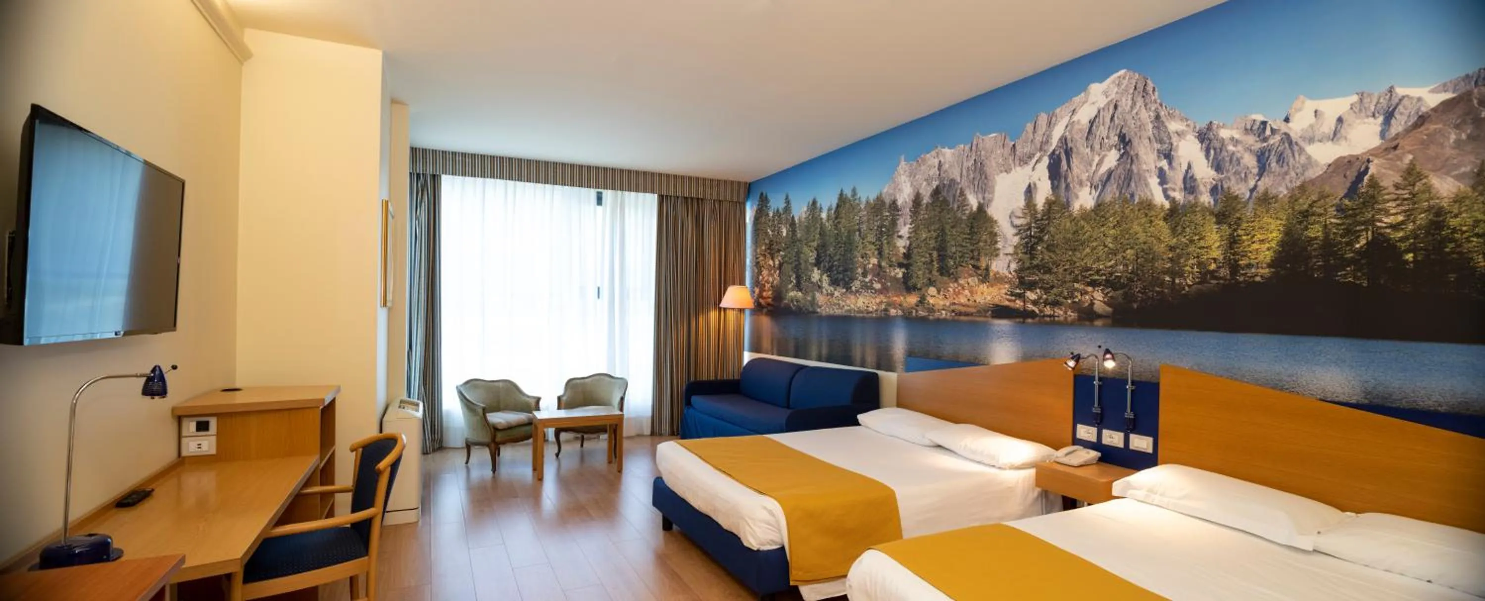 Photo of the whole room, Bed in Hotel Express Aosta East