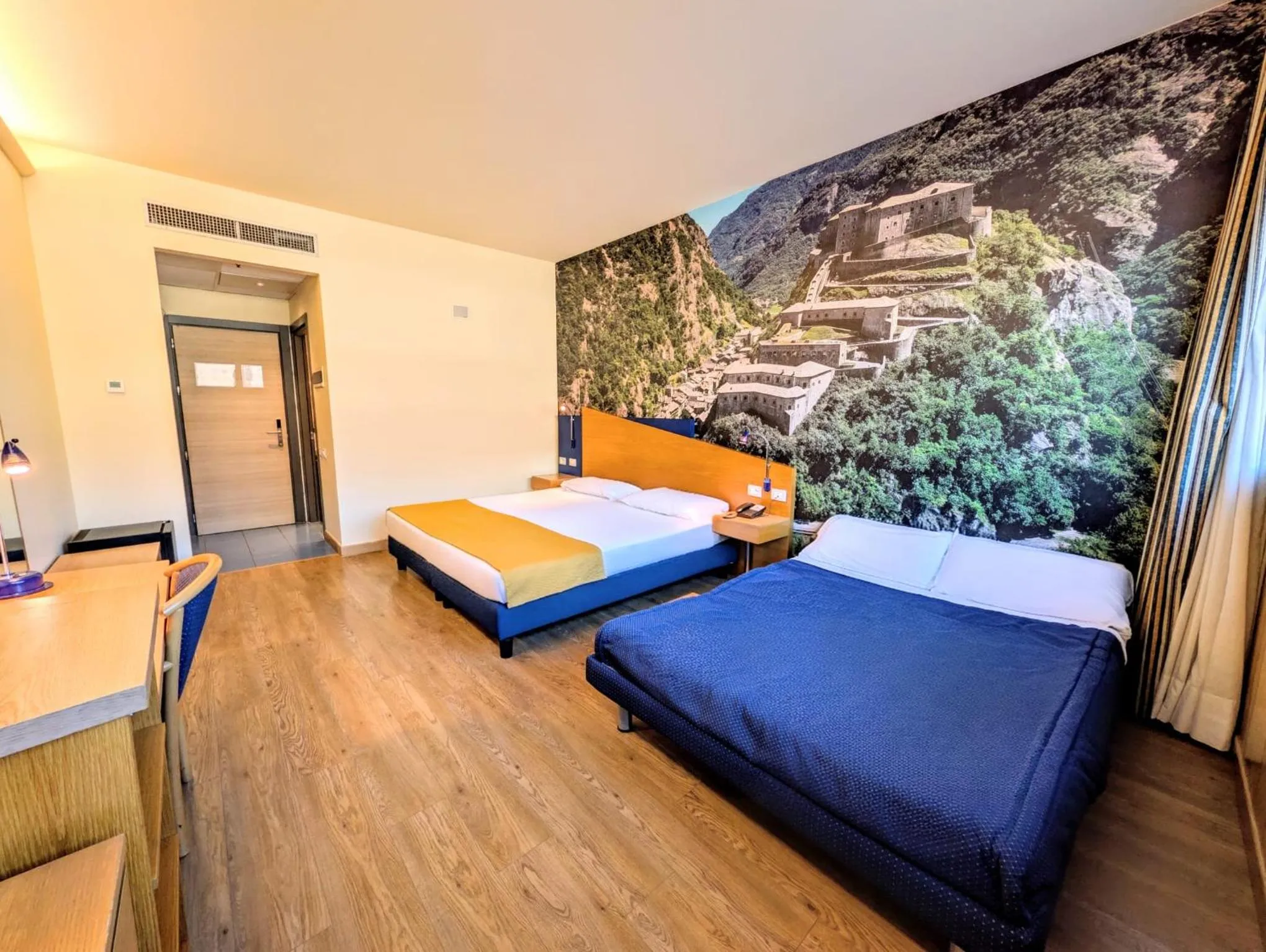 Bed in Hotel Express Aosta East