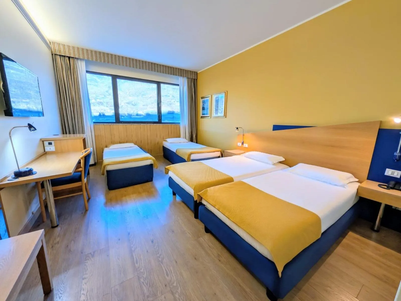 Bed in Hotel Express Aosta East