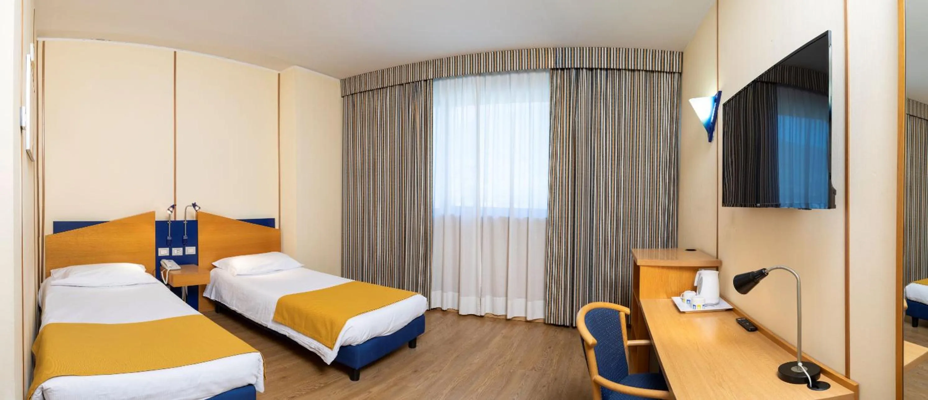 Photo of the whole room, Bed in Hotel Express Aosta East