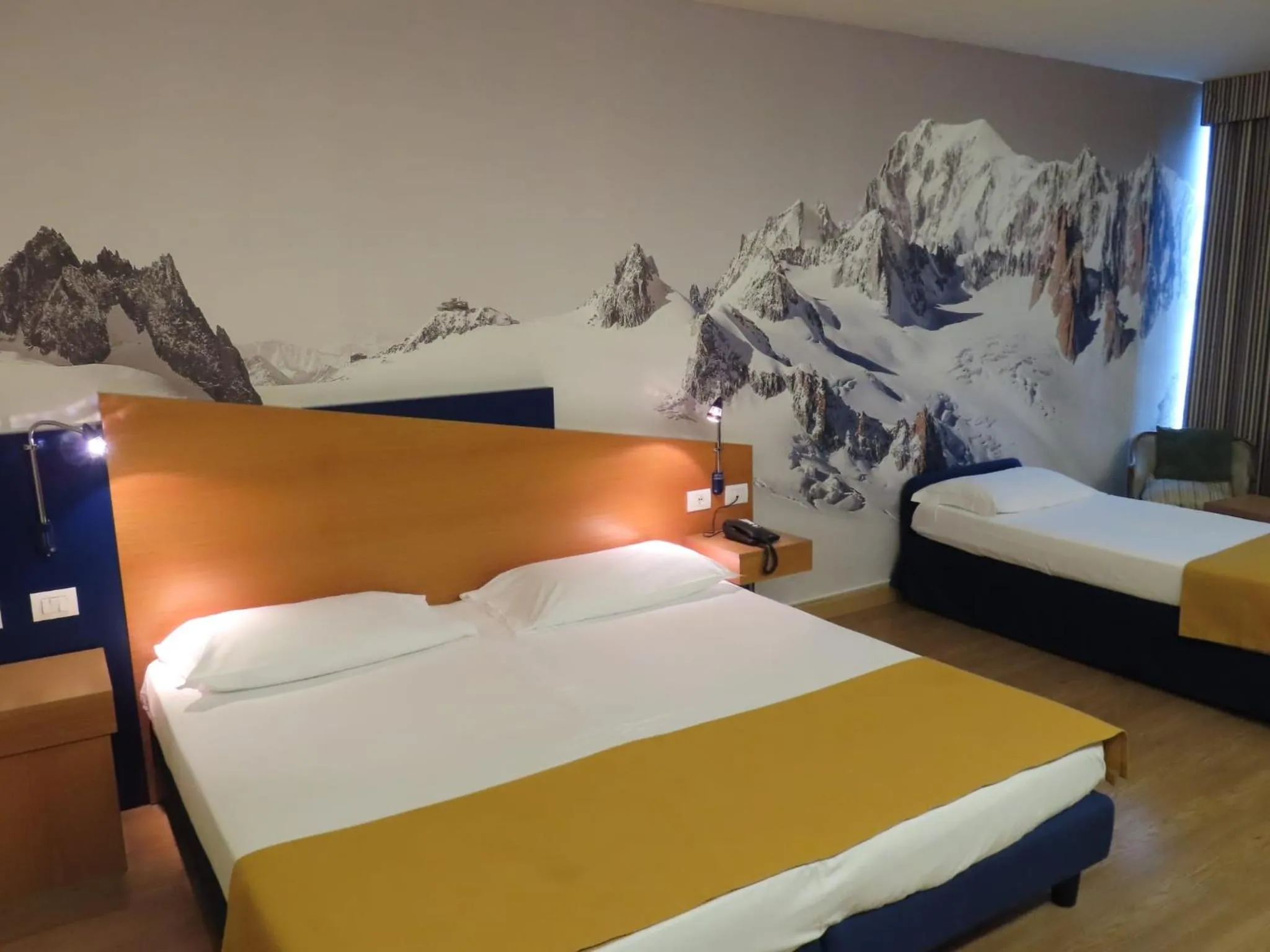 Bed in Hotel Express Aosta East