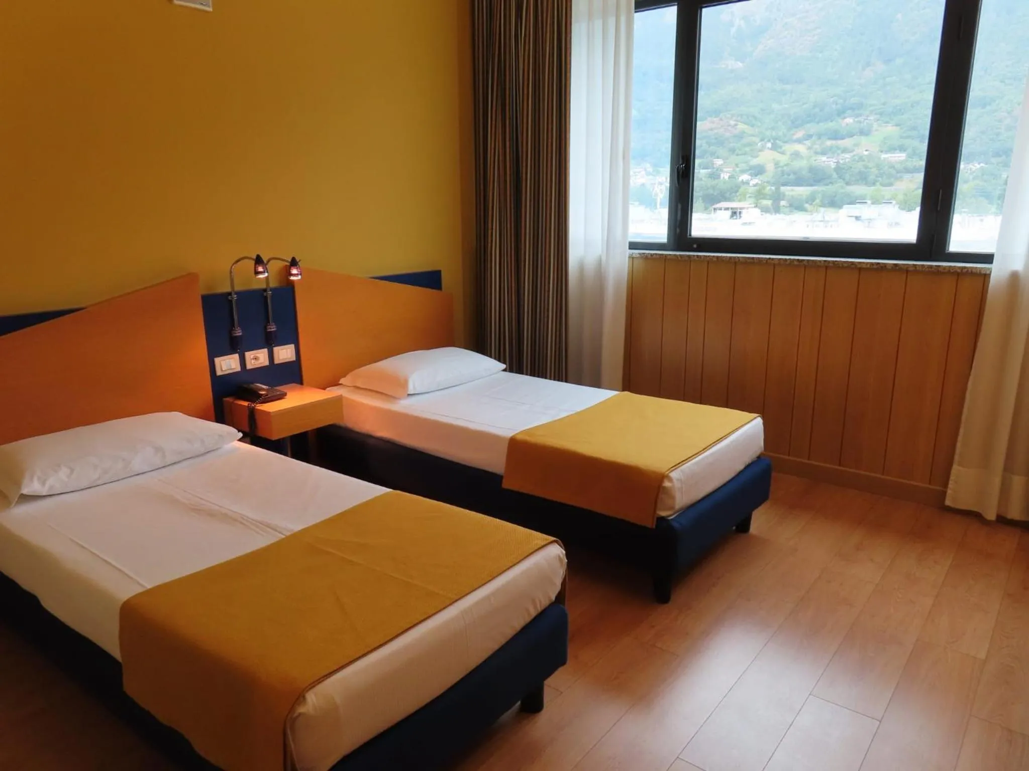 Bed in Hotel Express Aosta East