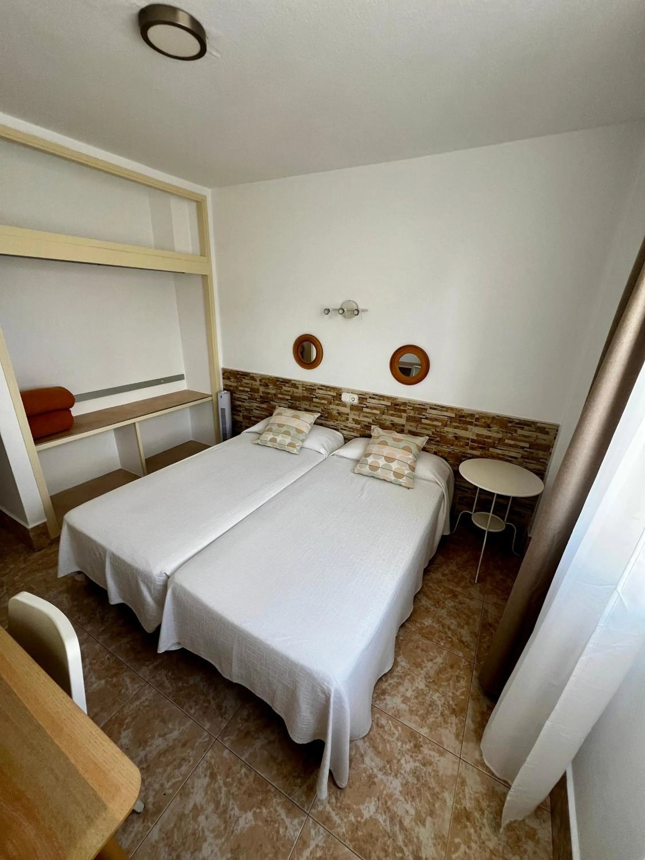 Area and facilities, Bed in Hostal Residencia Cardona