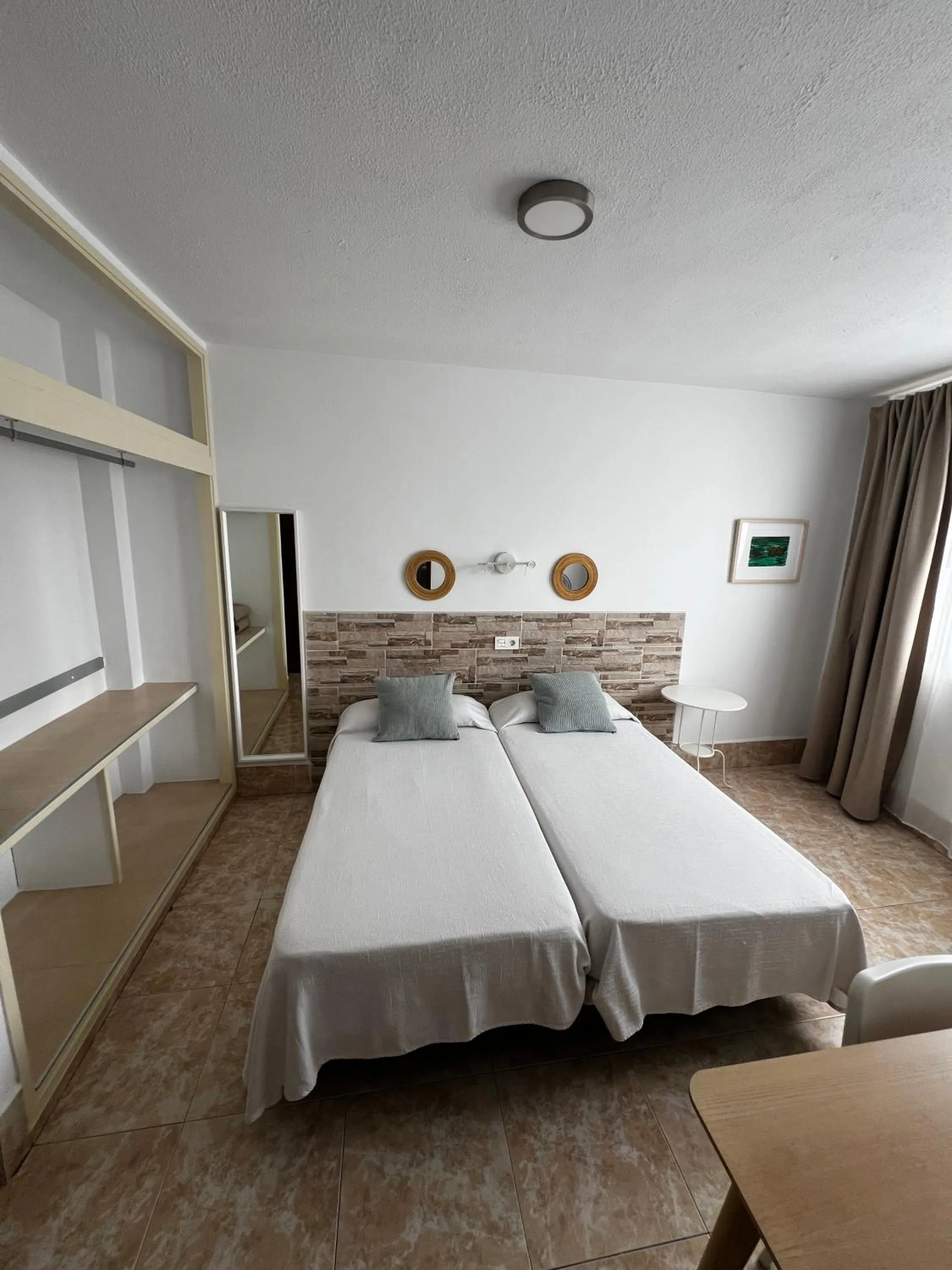 Area and facilities, Bed in Hostal Residencia Cardona